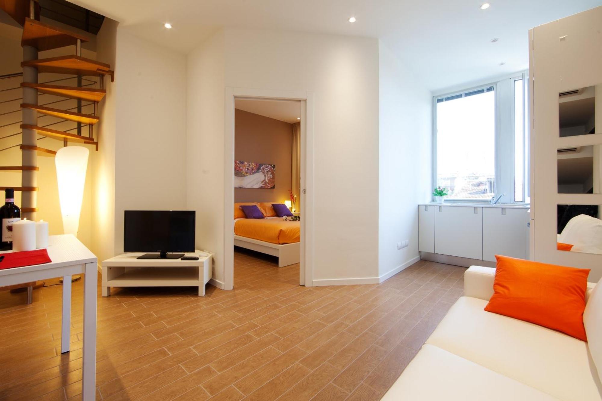 Deluxe One-Bedroom Apartment