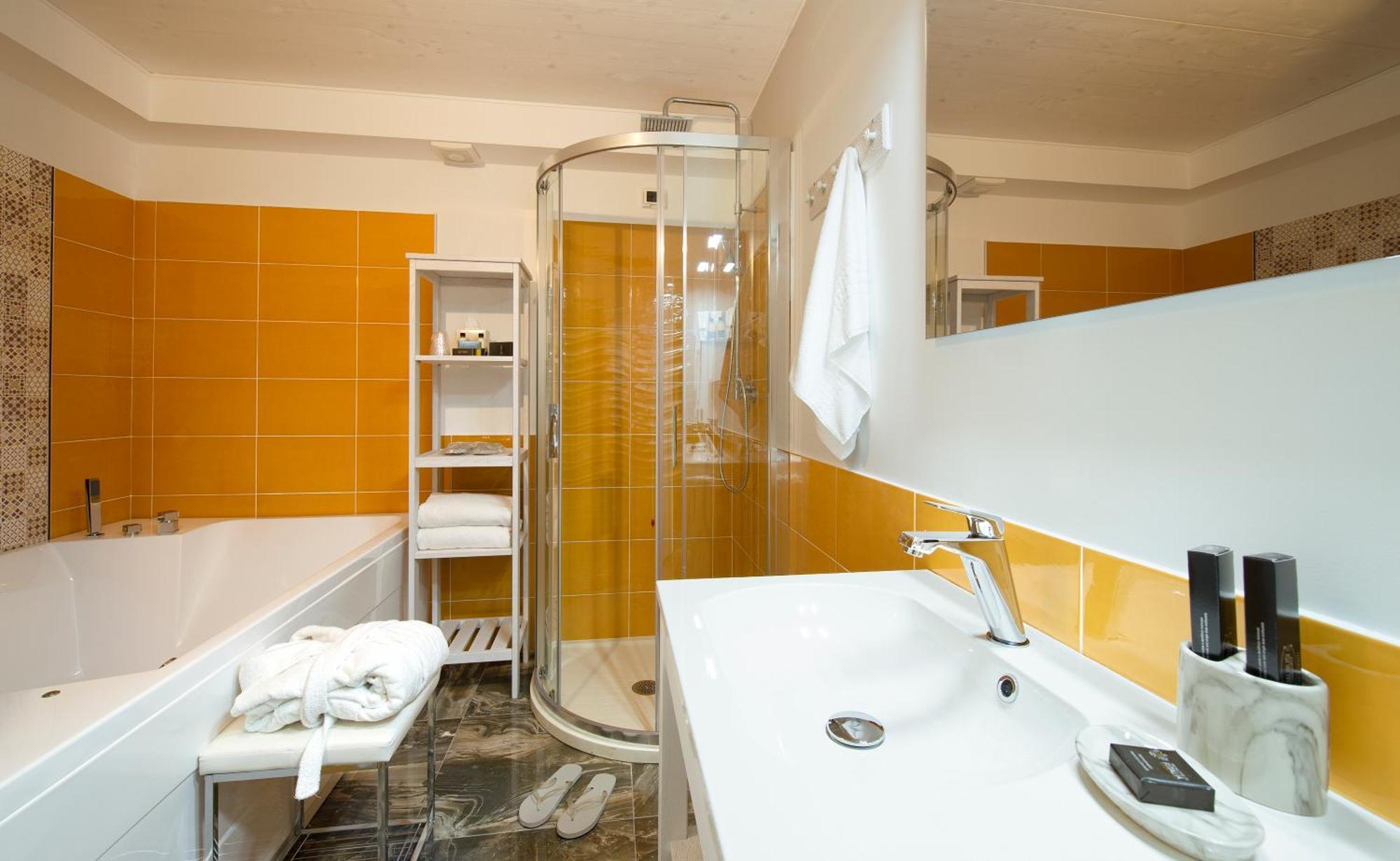 Queen Suite Spa Bath