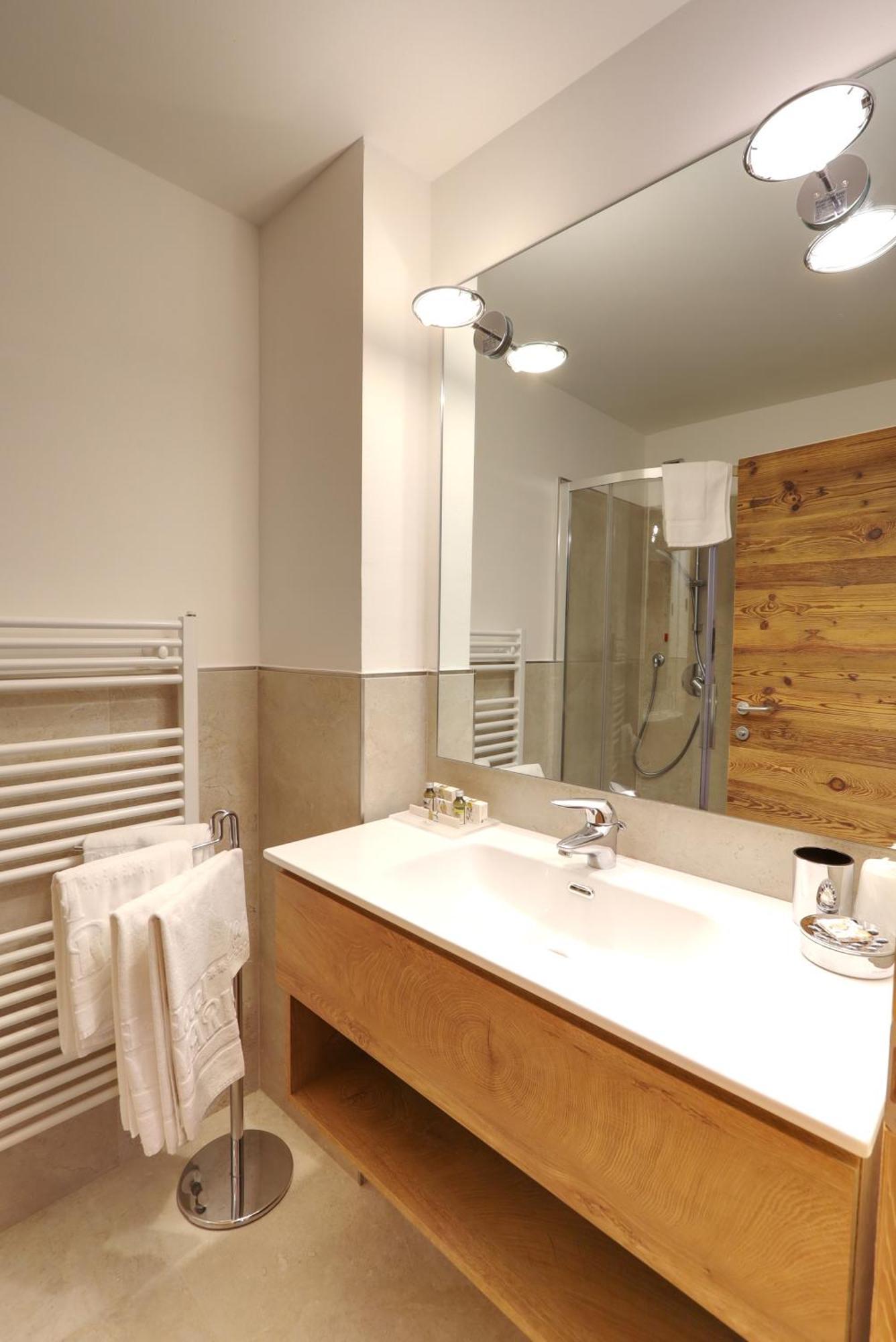 Double Room,1698871575:JPEG