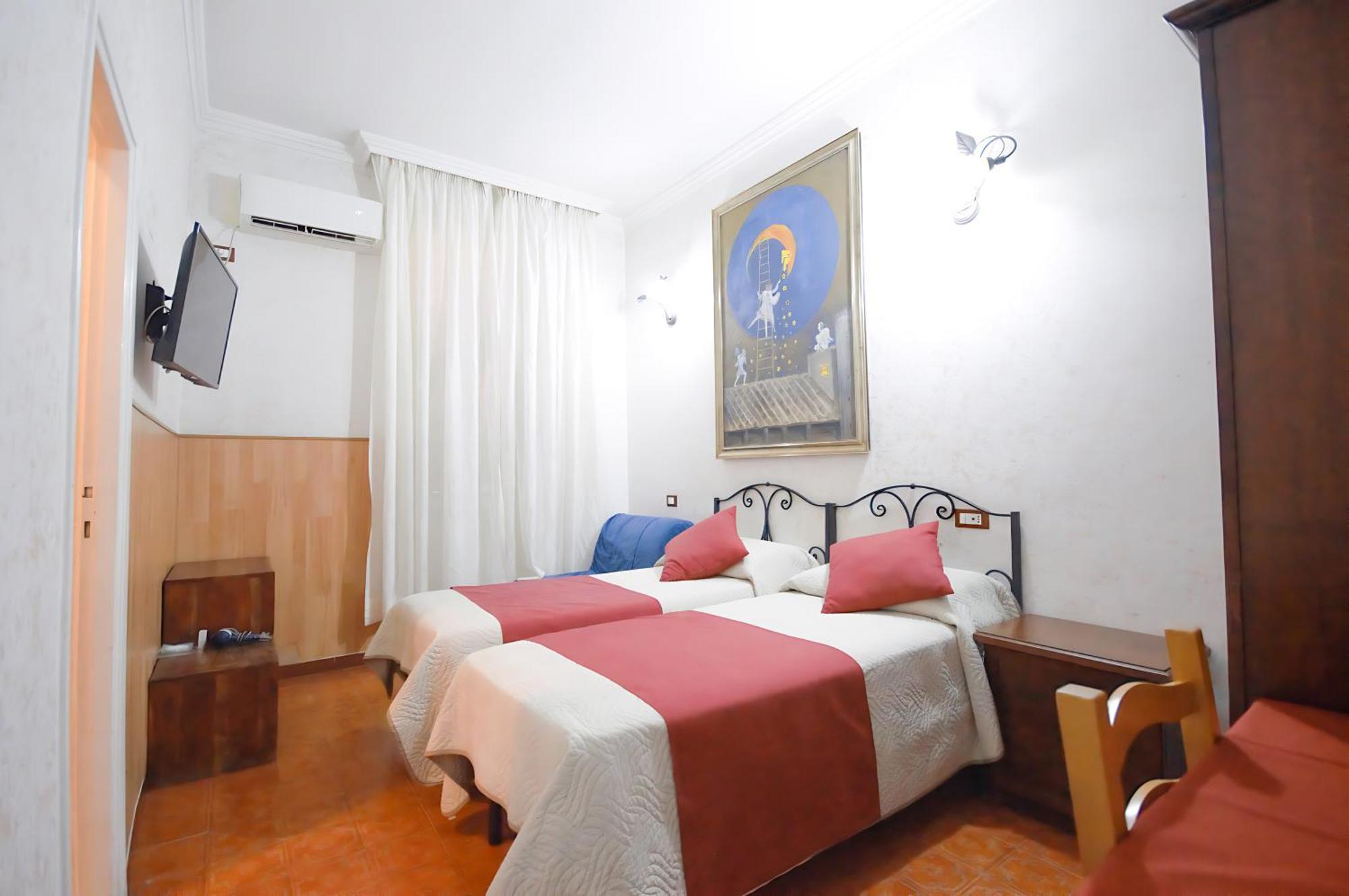Double or Twin Room Private Bathroom