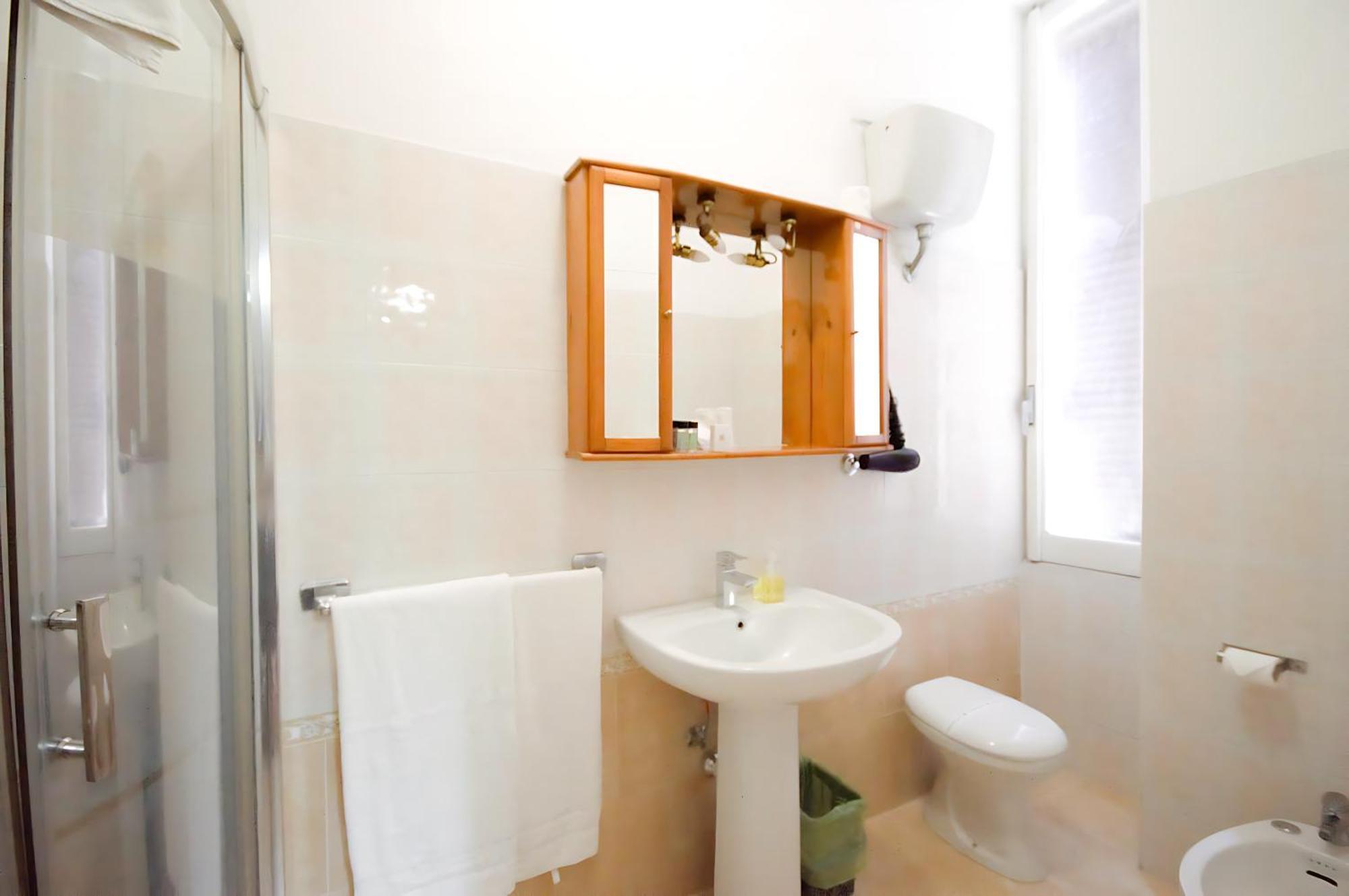 Double or Twin Room Private Bathroom