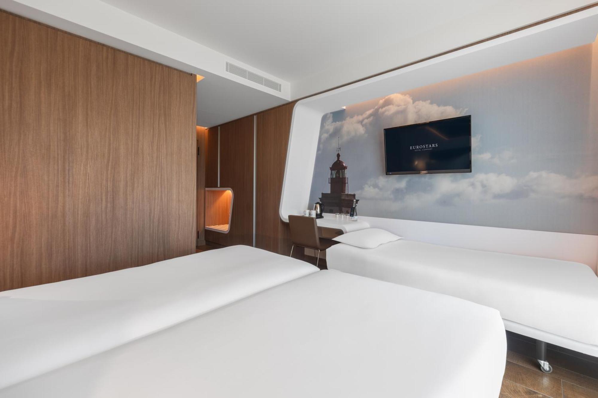 Standard Triple Room Balcony Sea View