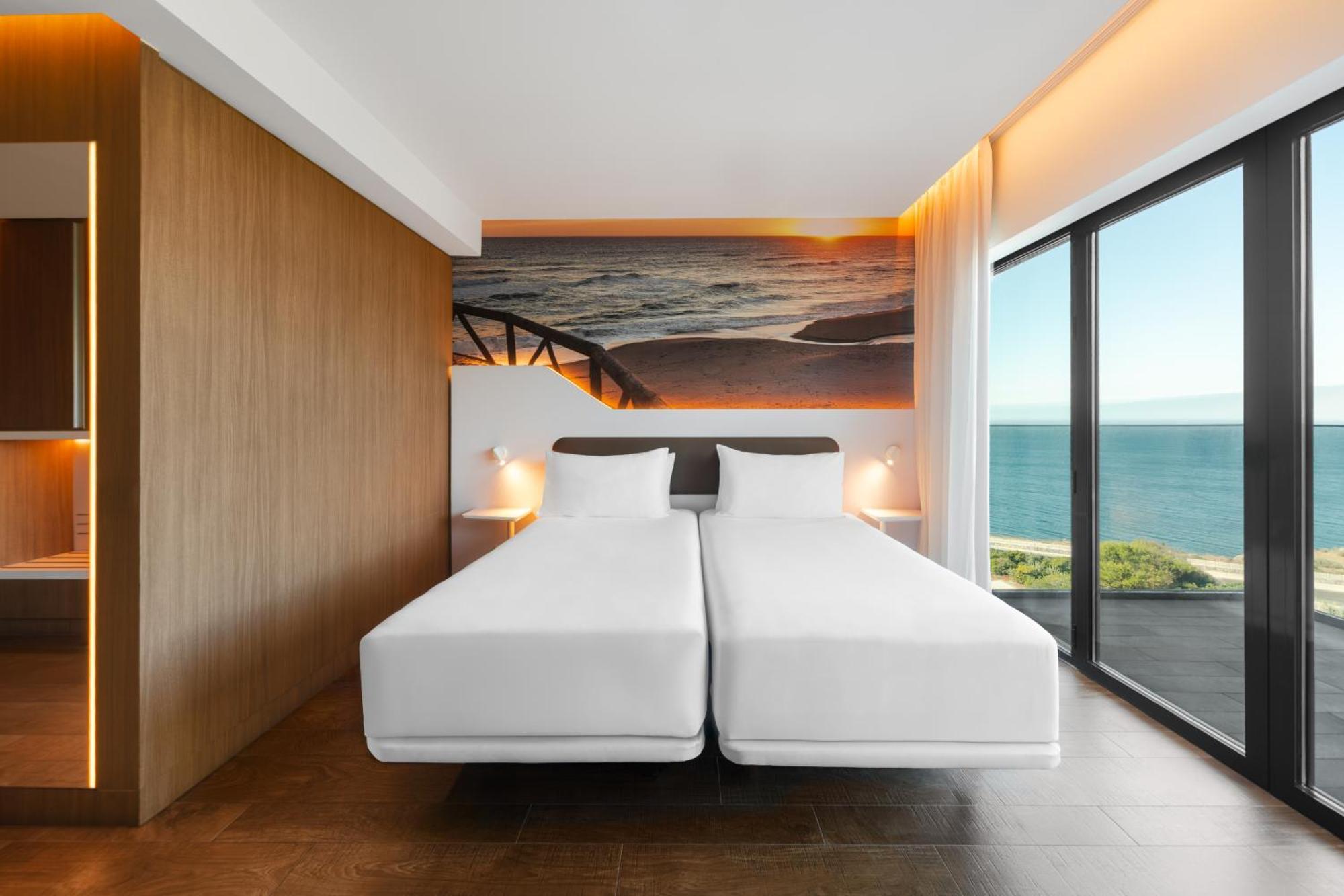 Queen or Twin Room Balcony Sea View