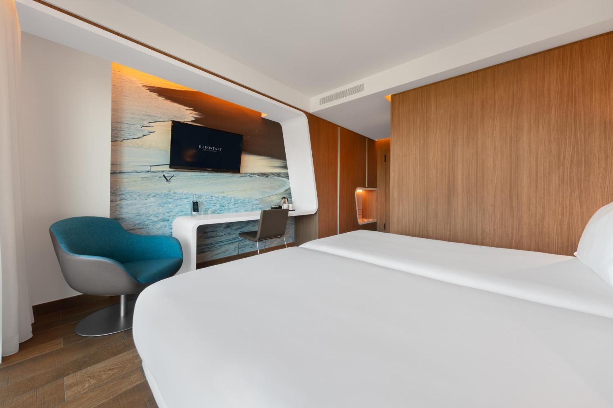 Queen or Twin Room Balcony Sea View