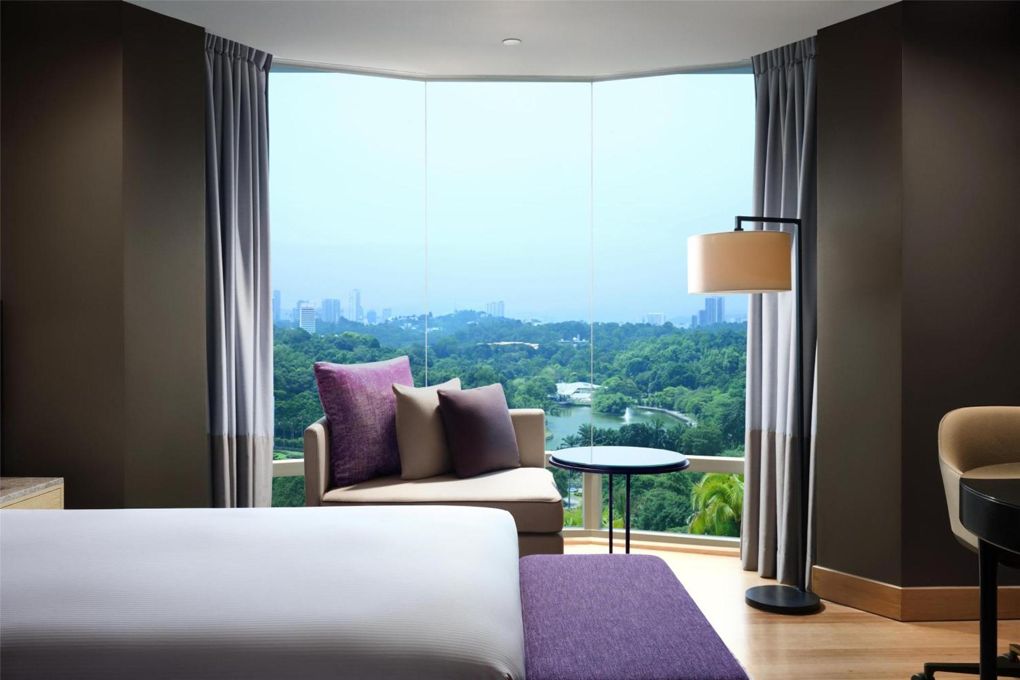 King Accessible Room Lake View
