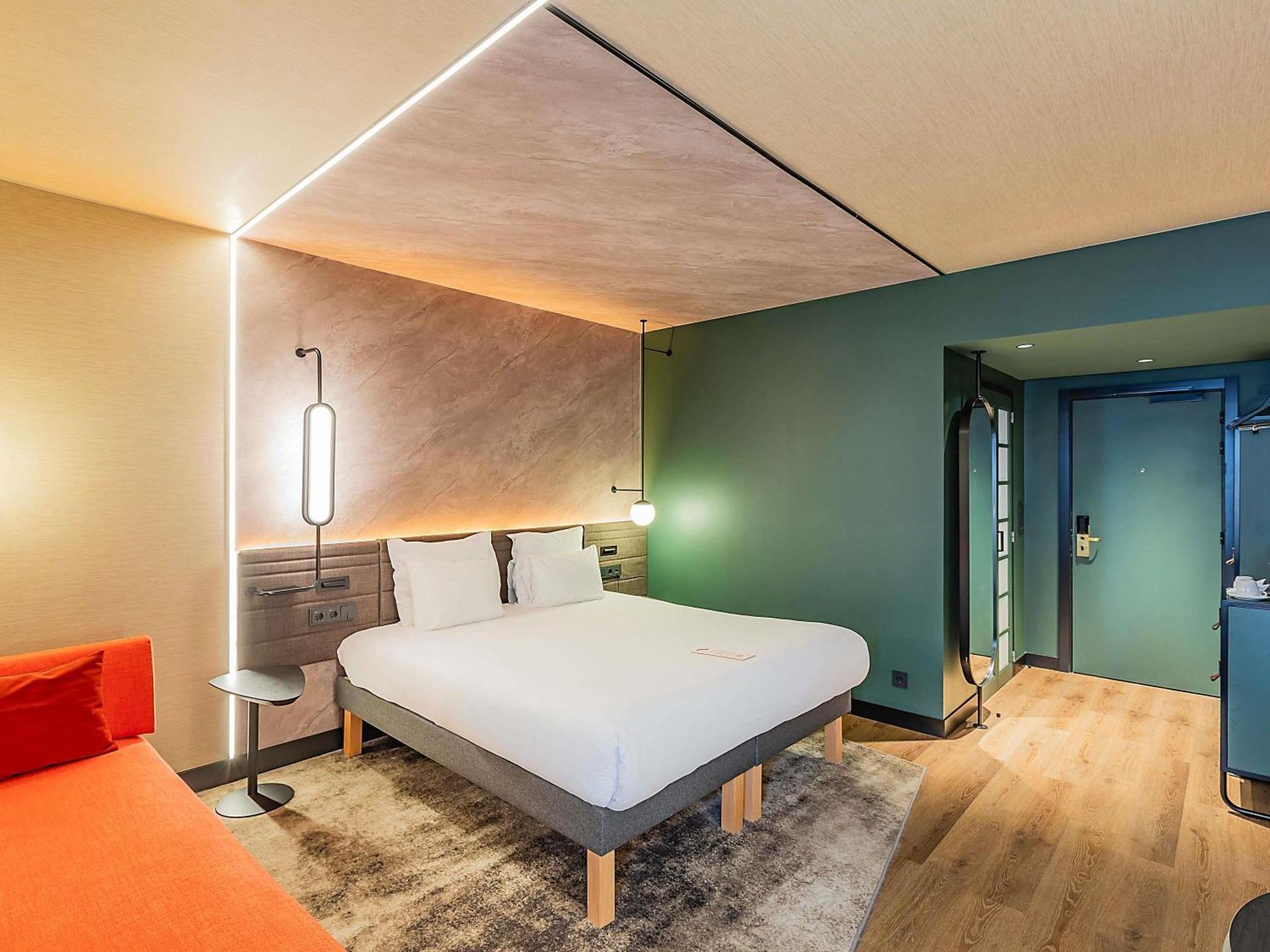 Executive King Room Sofa Bed