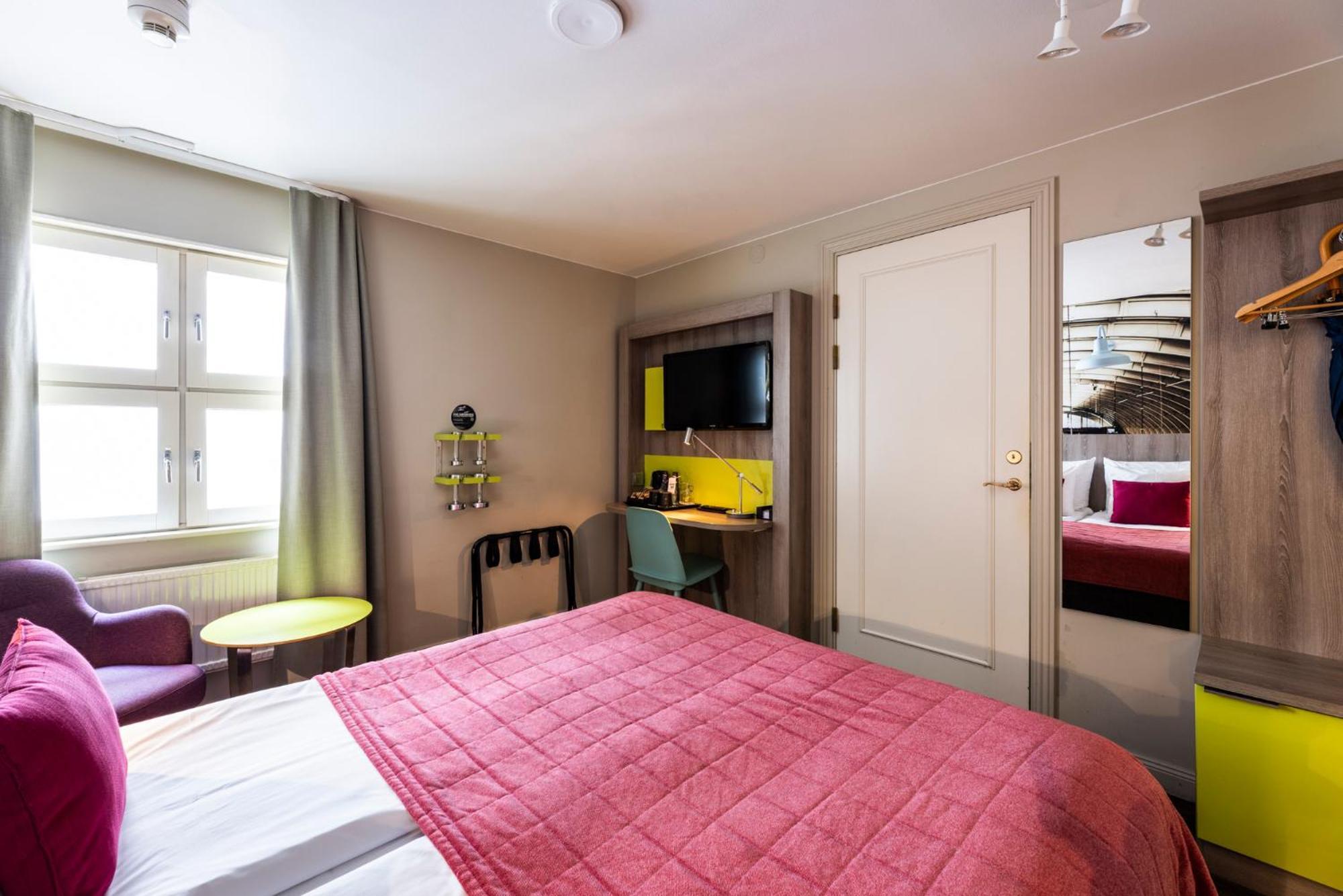 Classic Queen Room