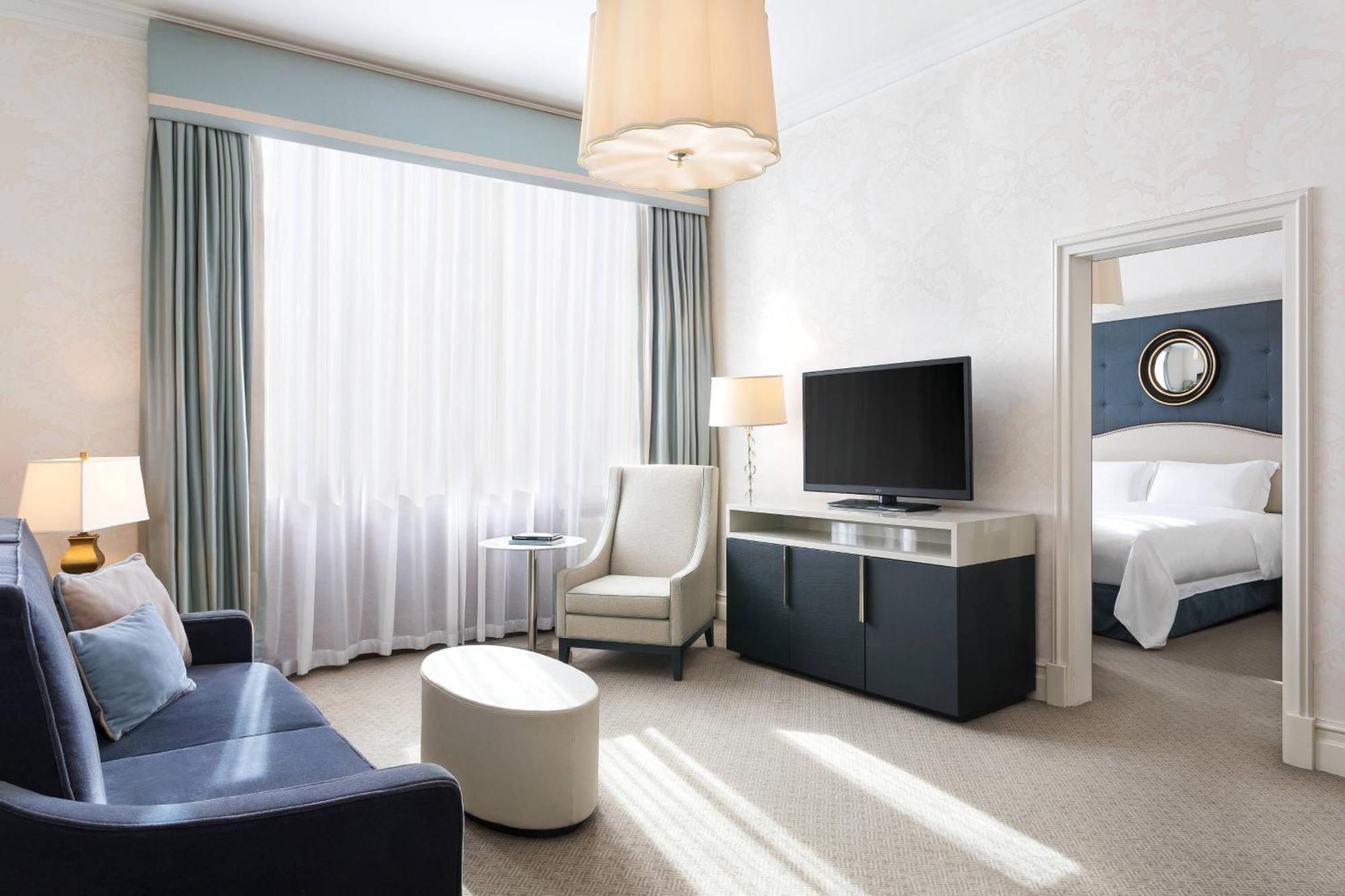 Grand Suite 1 Bedroom Suite 1 King