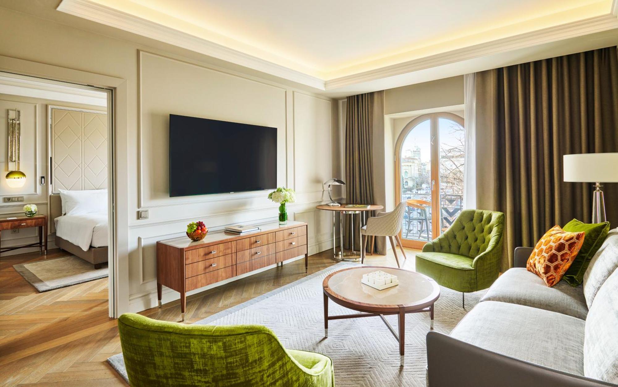 One-Bedroom King Suite City View
