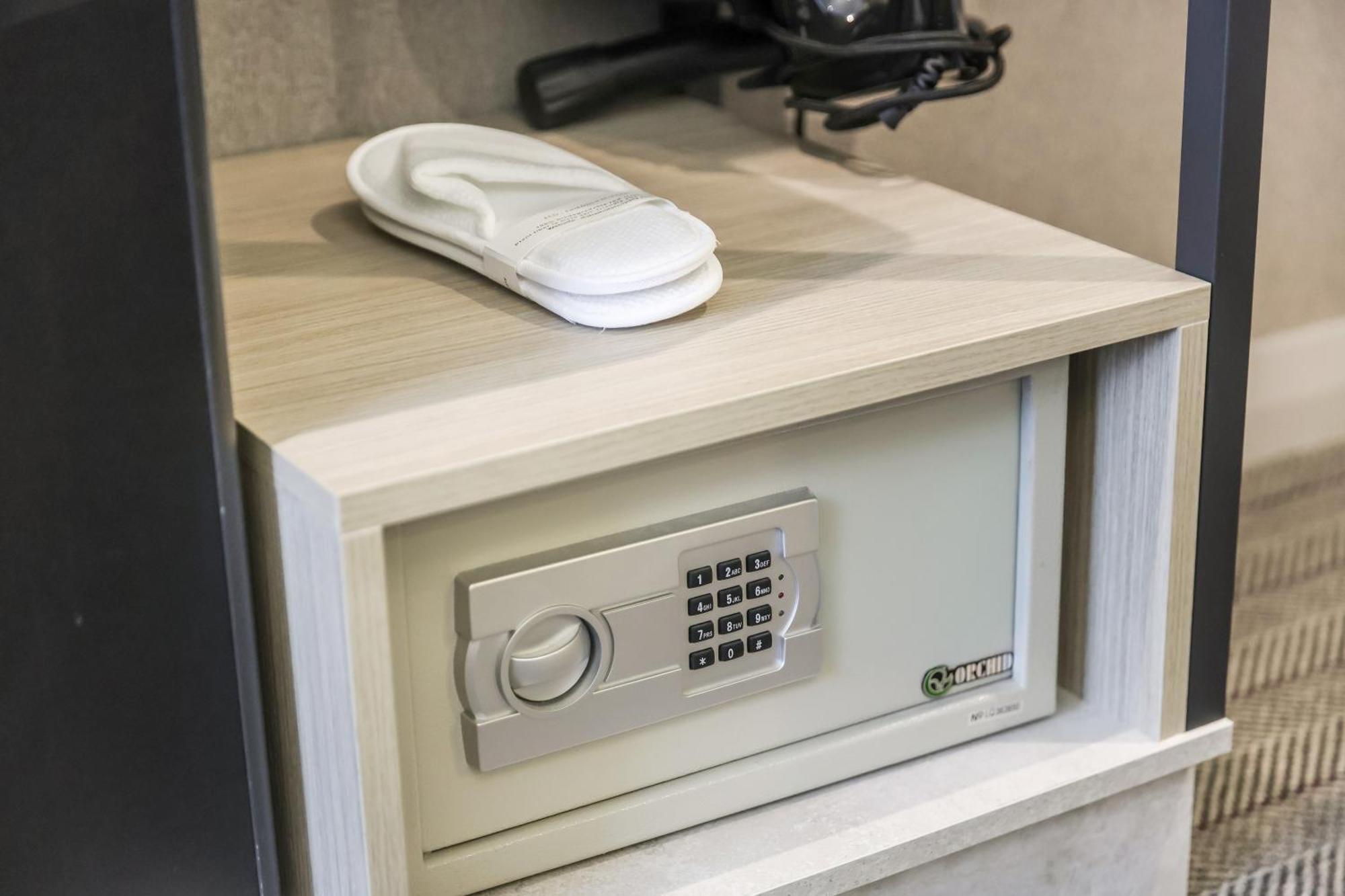 Premier Plus Double Room – Non smoking – exclusive floor sleep spray welcome treats