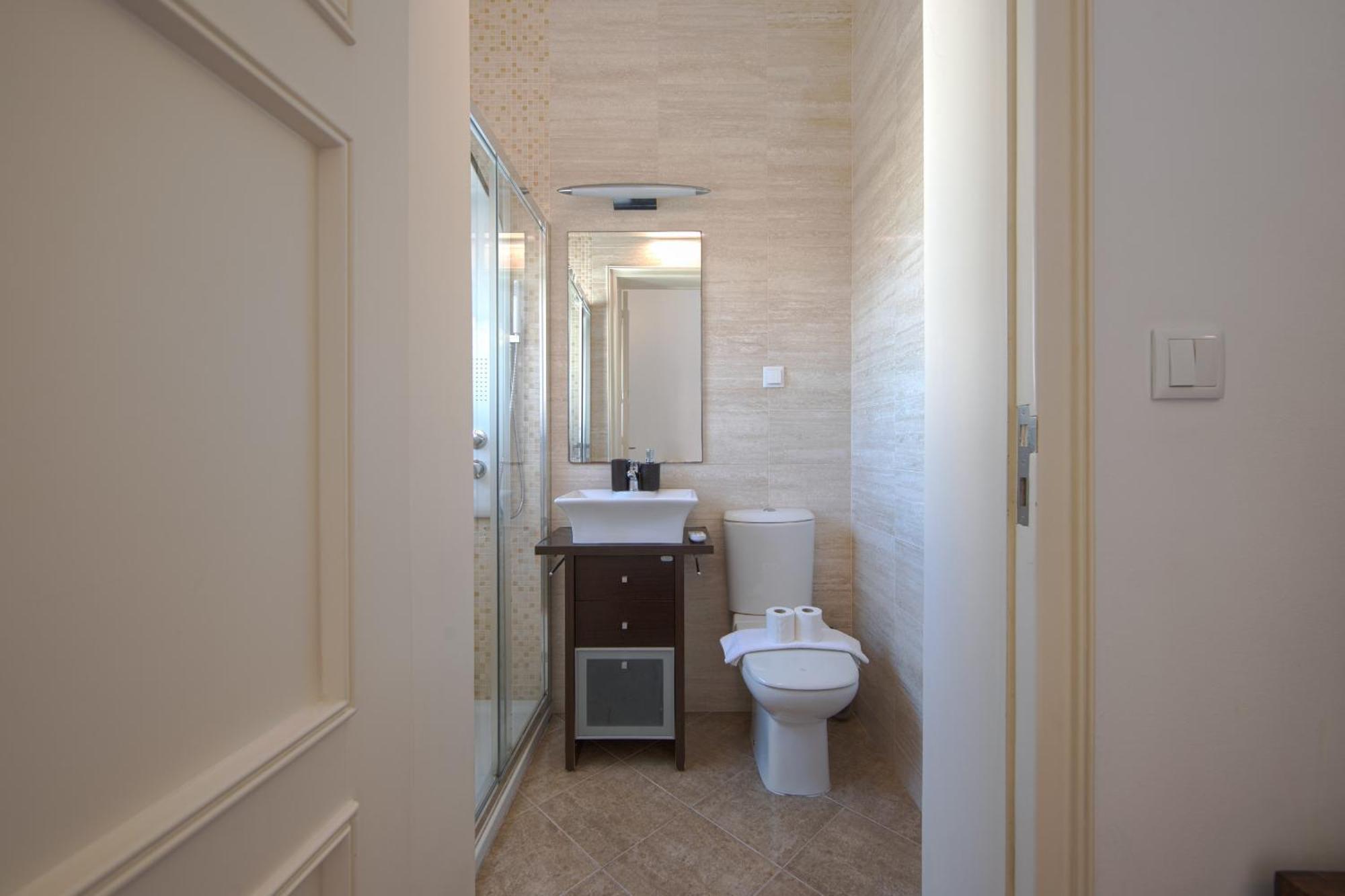 Double Room Private Bathroom