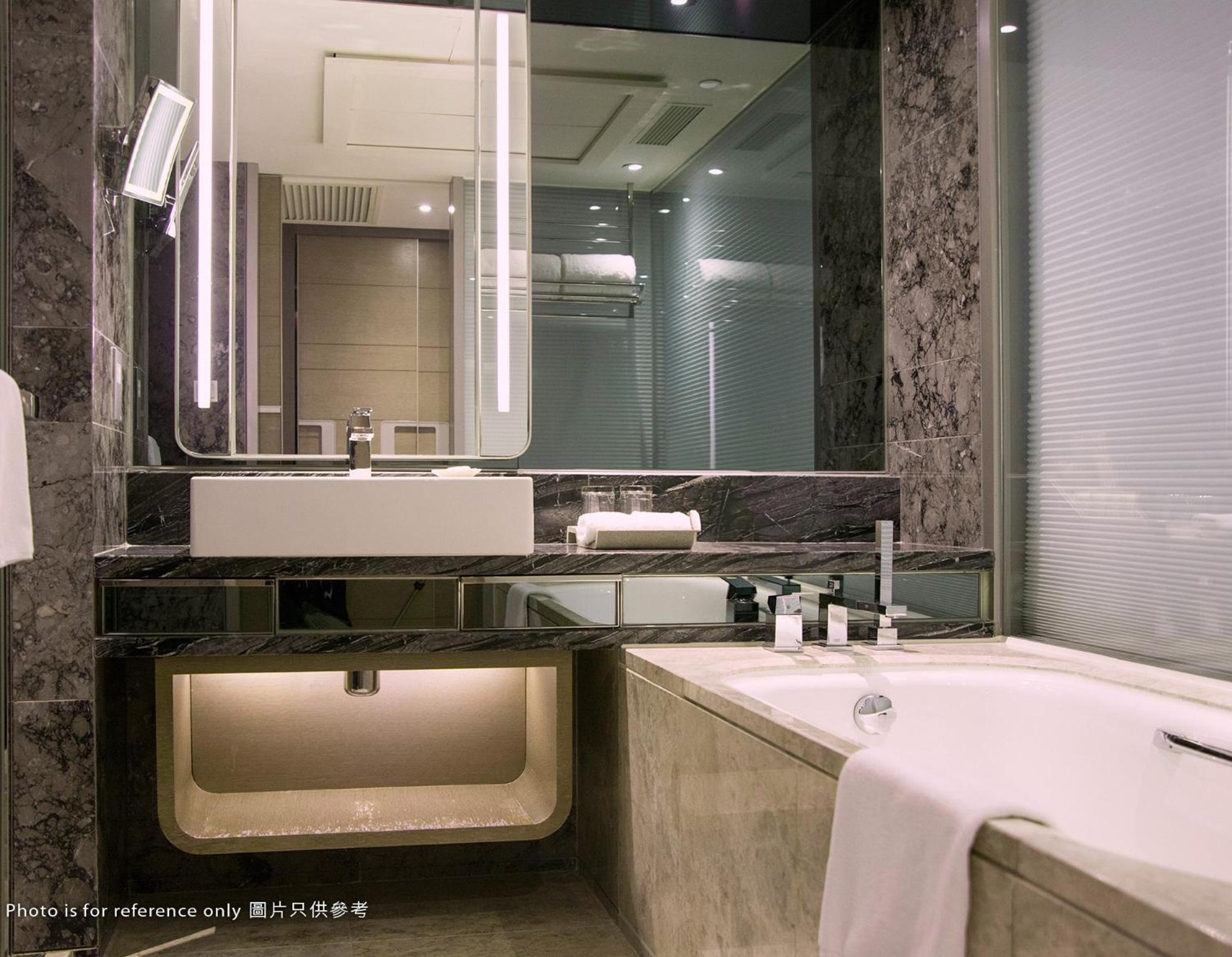Plaza Deluxe Family Twin Room