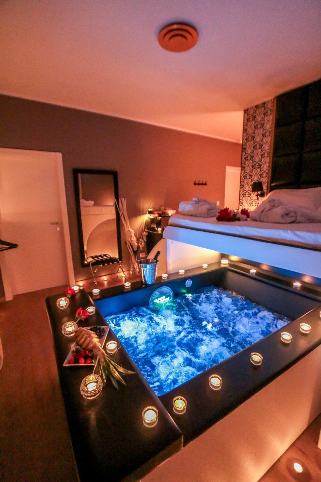 King Room Spa Bath