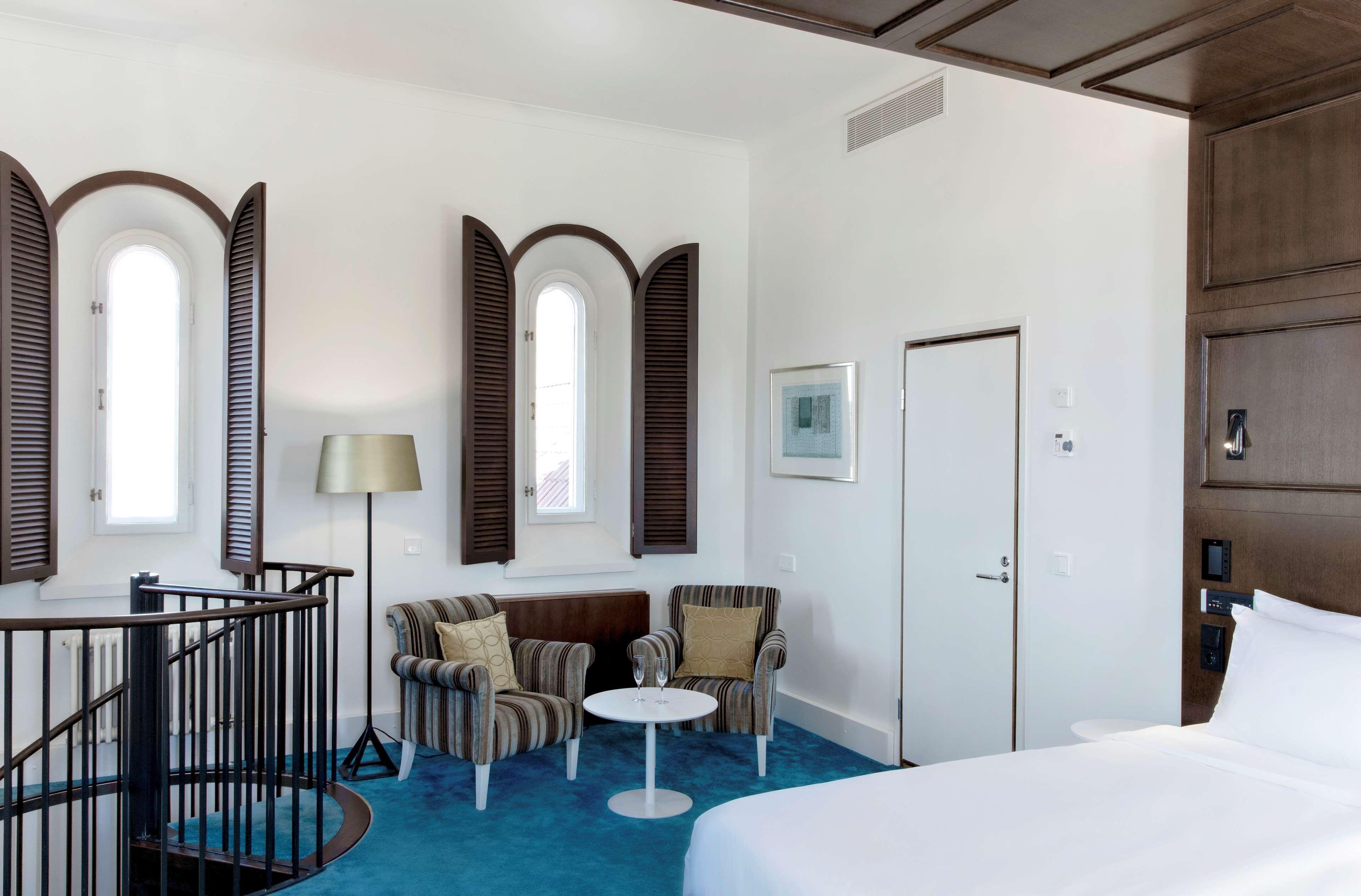 One-Bedroom Plaza Suite