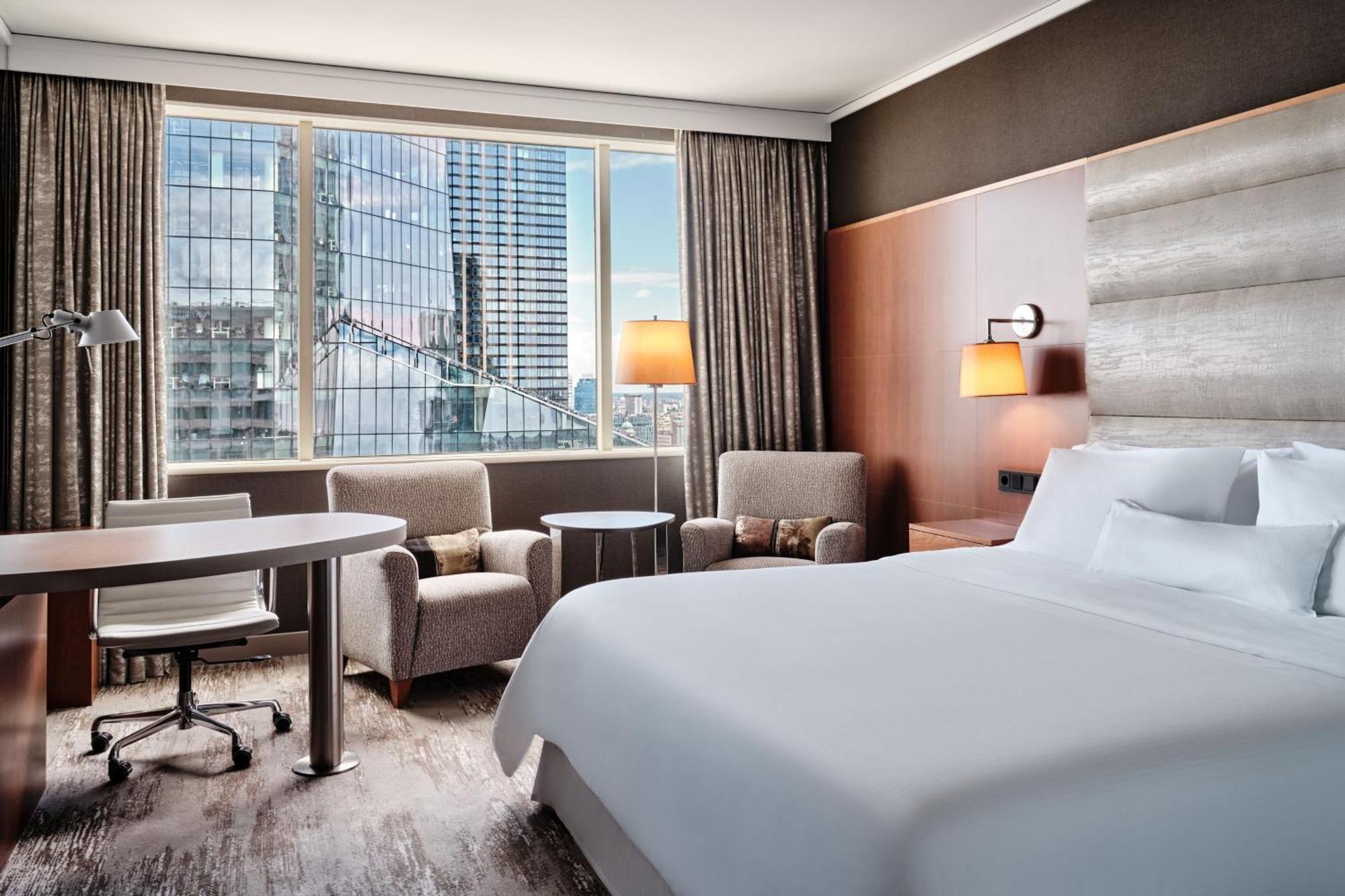 Executive Suite 1 Bedroom Suite 1 King City view