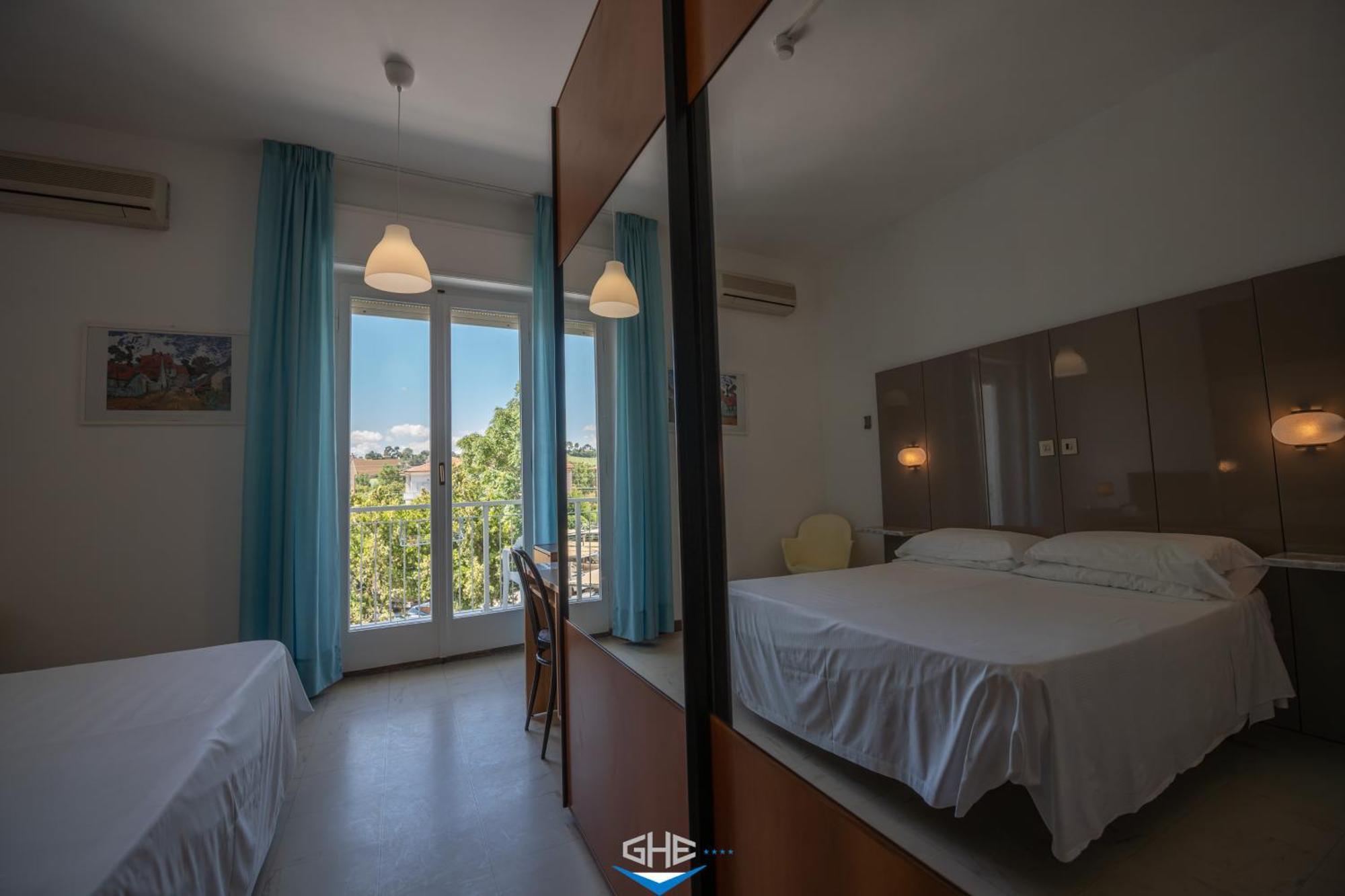 Camera Matrimoniale con Vista Montagna