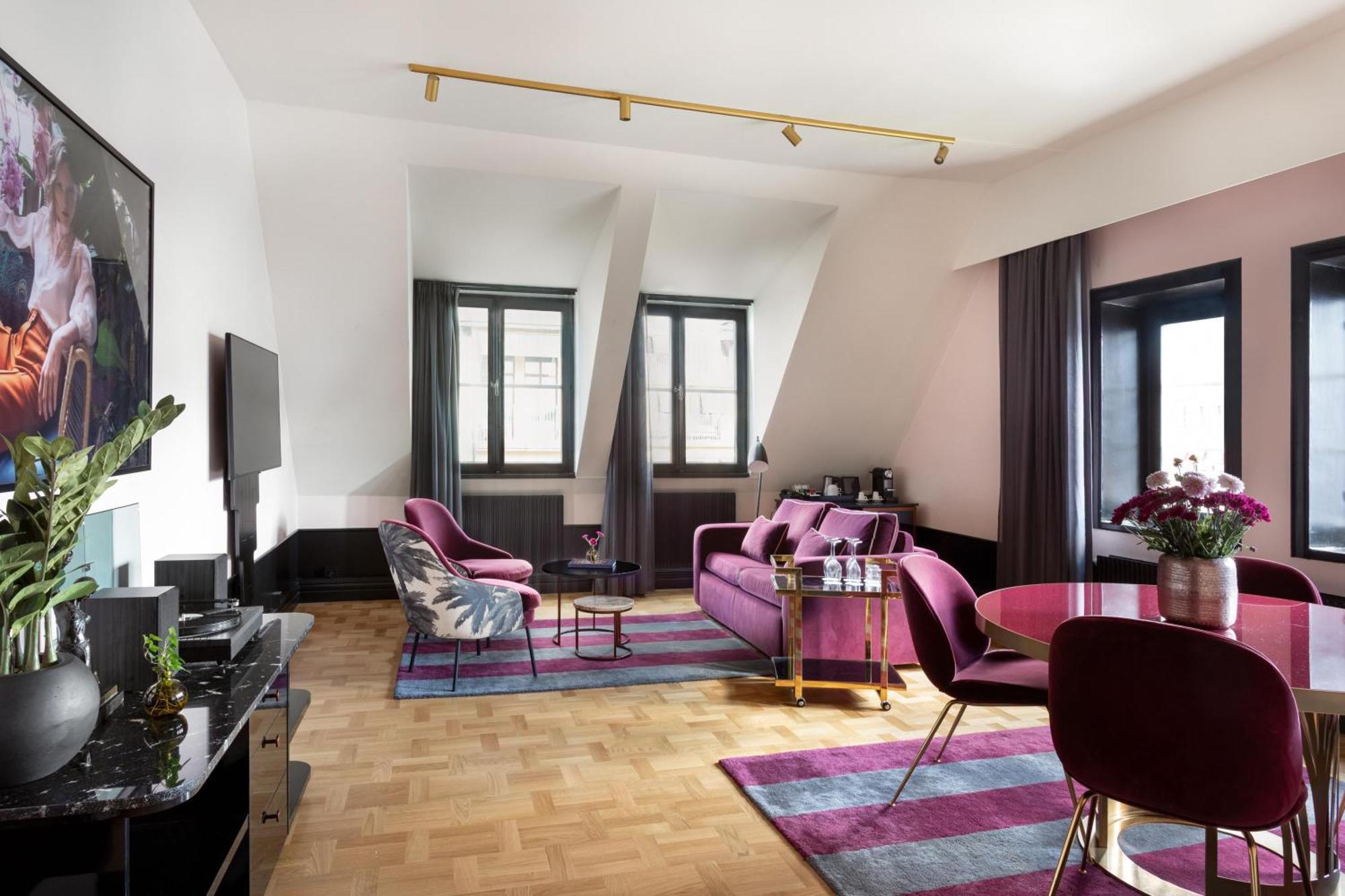 Master King Suite