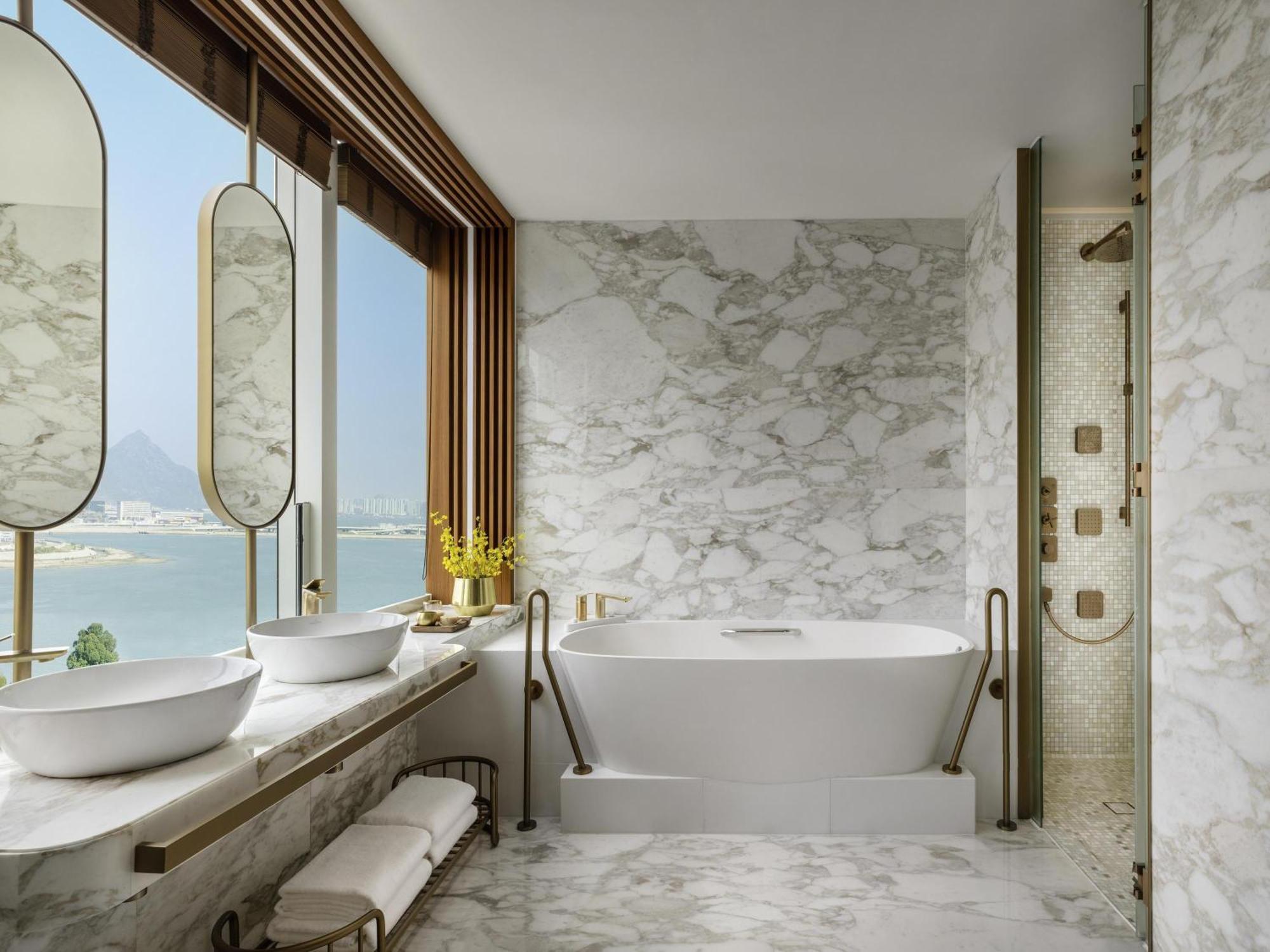 Sunset Suite 1 King Size Bed Lounge Access Corner Suite panoramic view