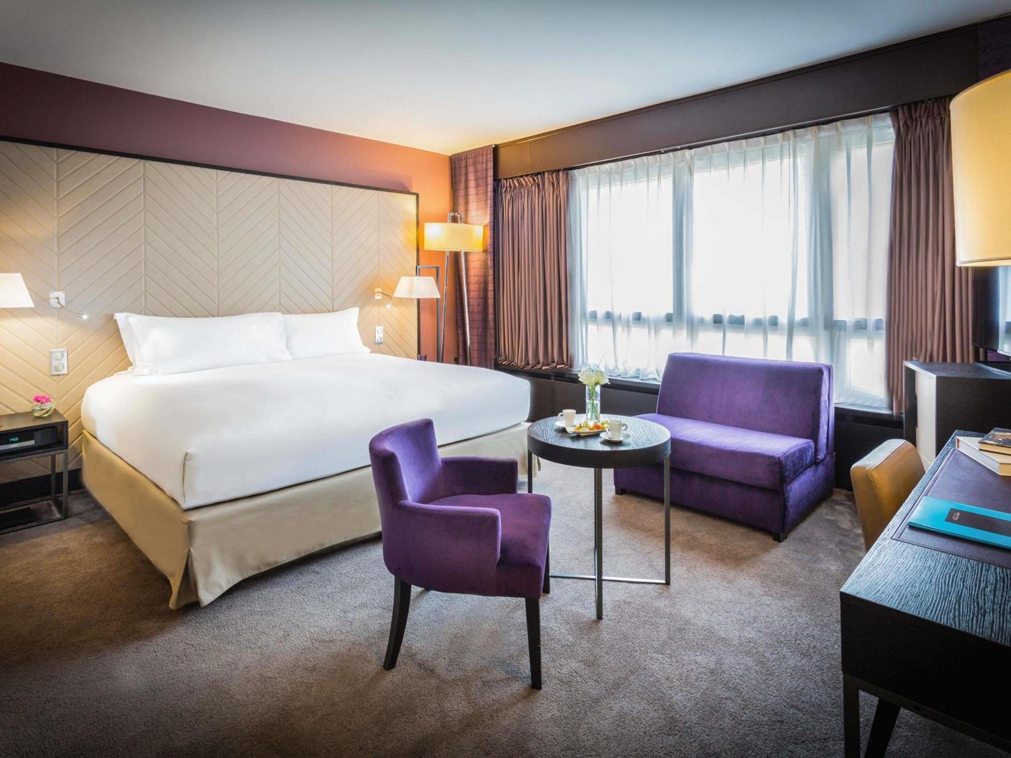 Triple Luxury Room King Size Bed or Twin Beds Single Sofa Bed View