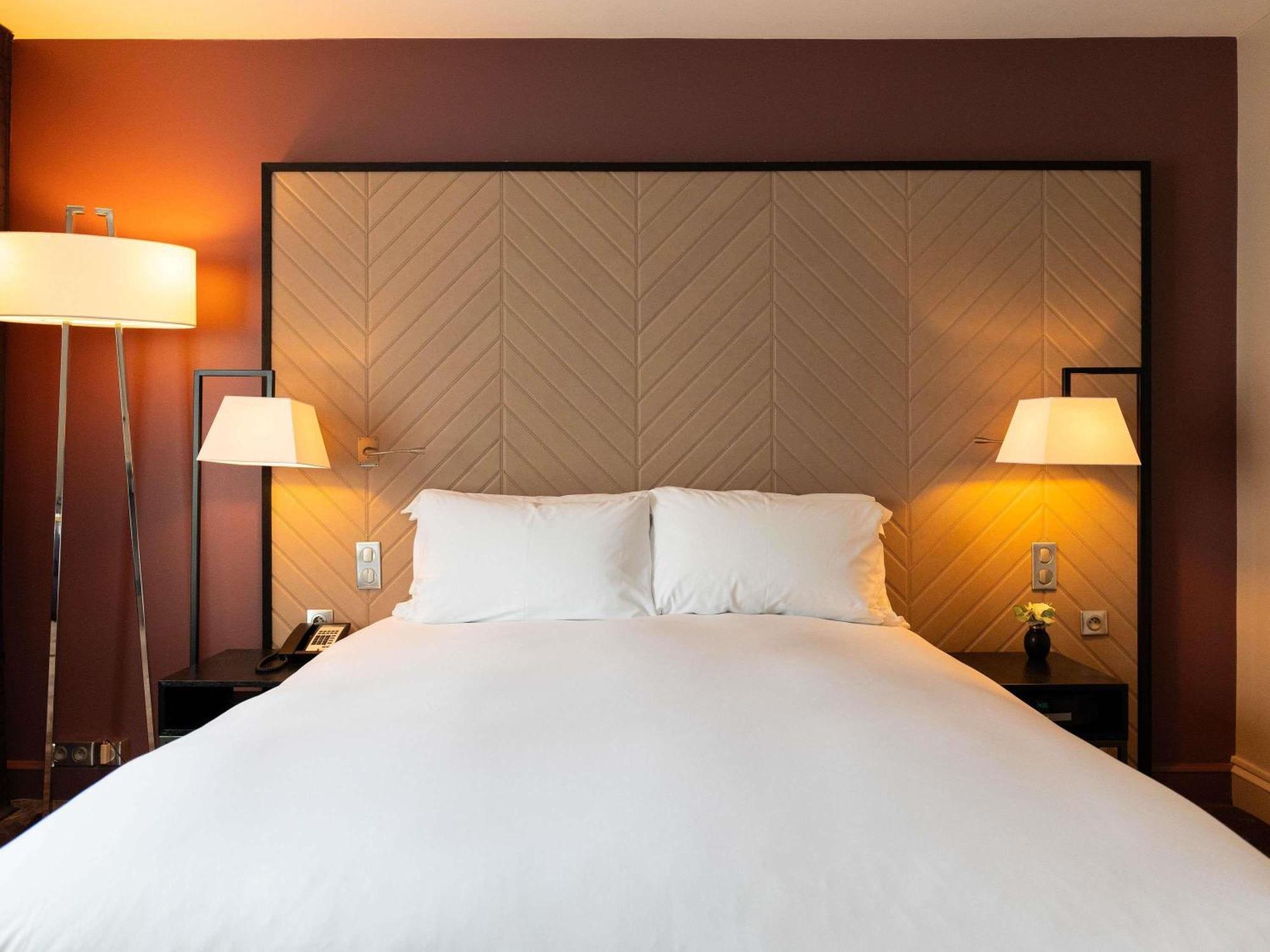 Family Room a Queen Bed Two Single Beds