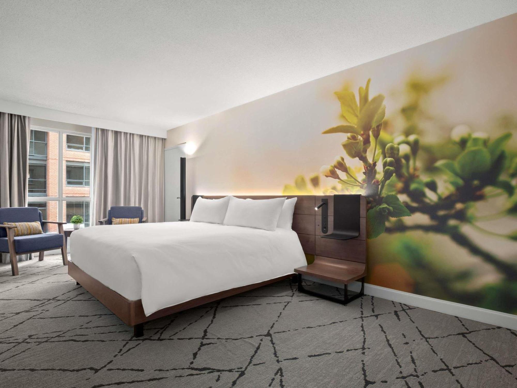 Superior King Room Accessible