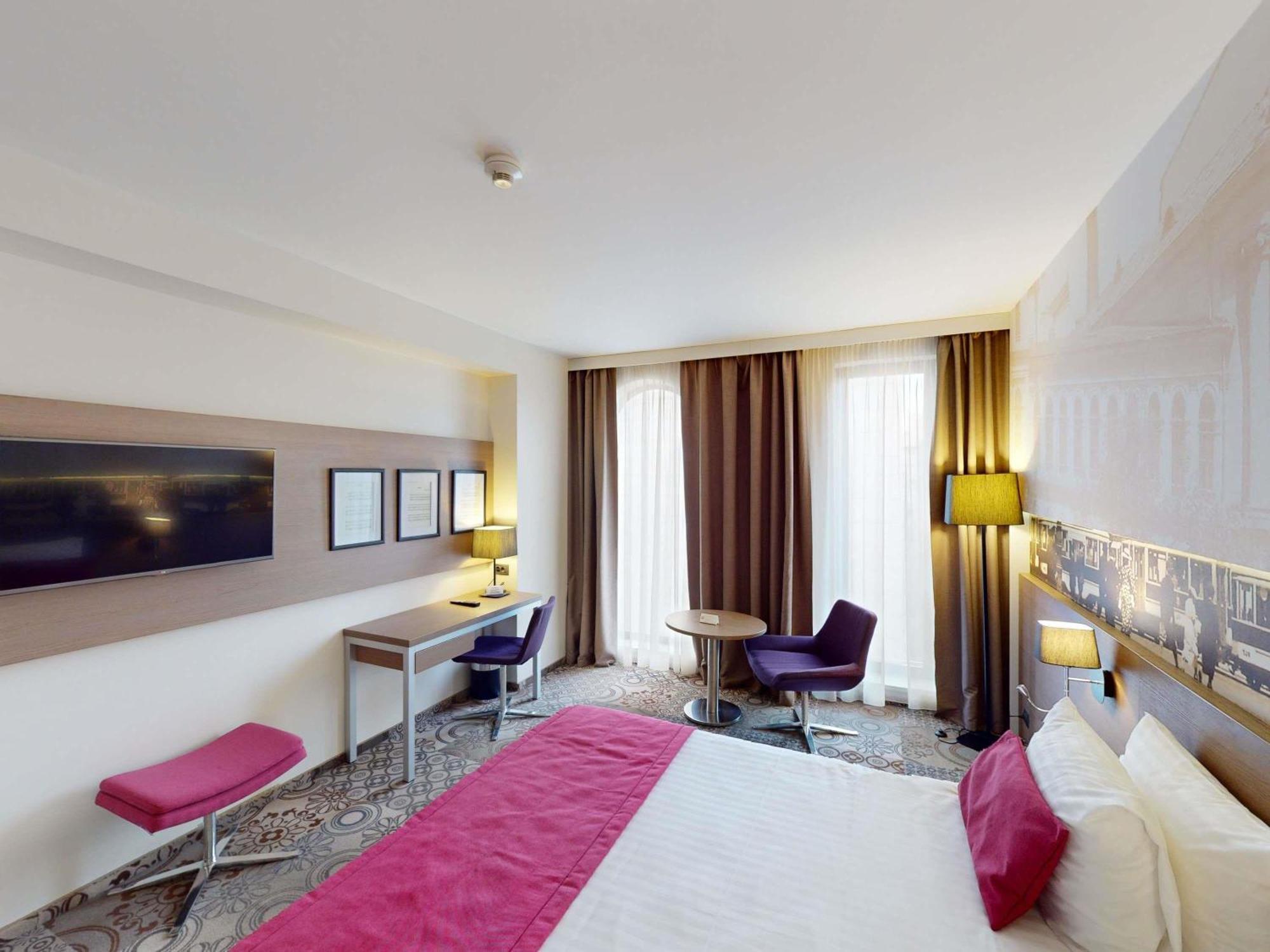 Superior Double Room City Side
