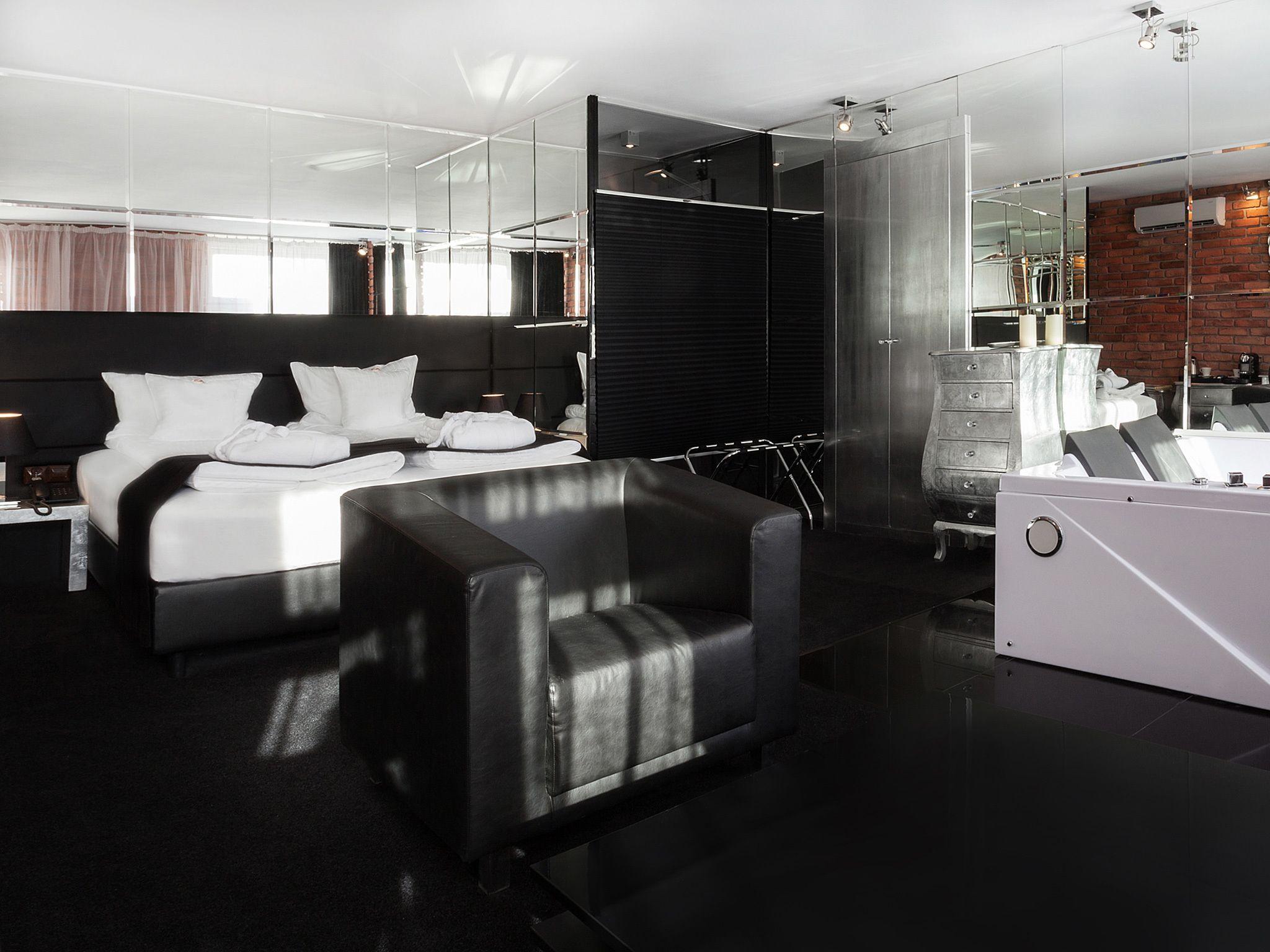 Junior Suite Plus Main Market Square View