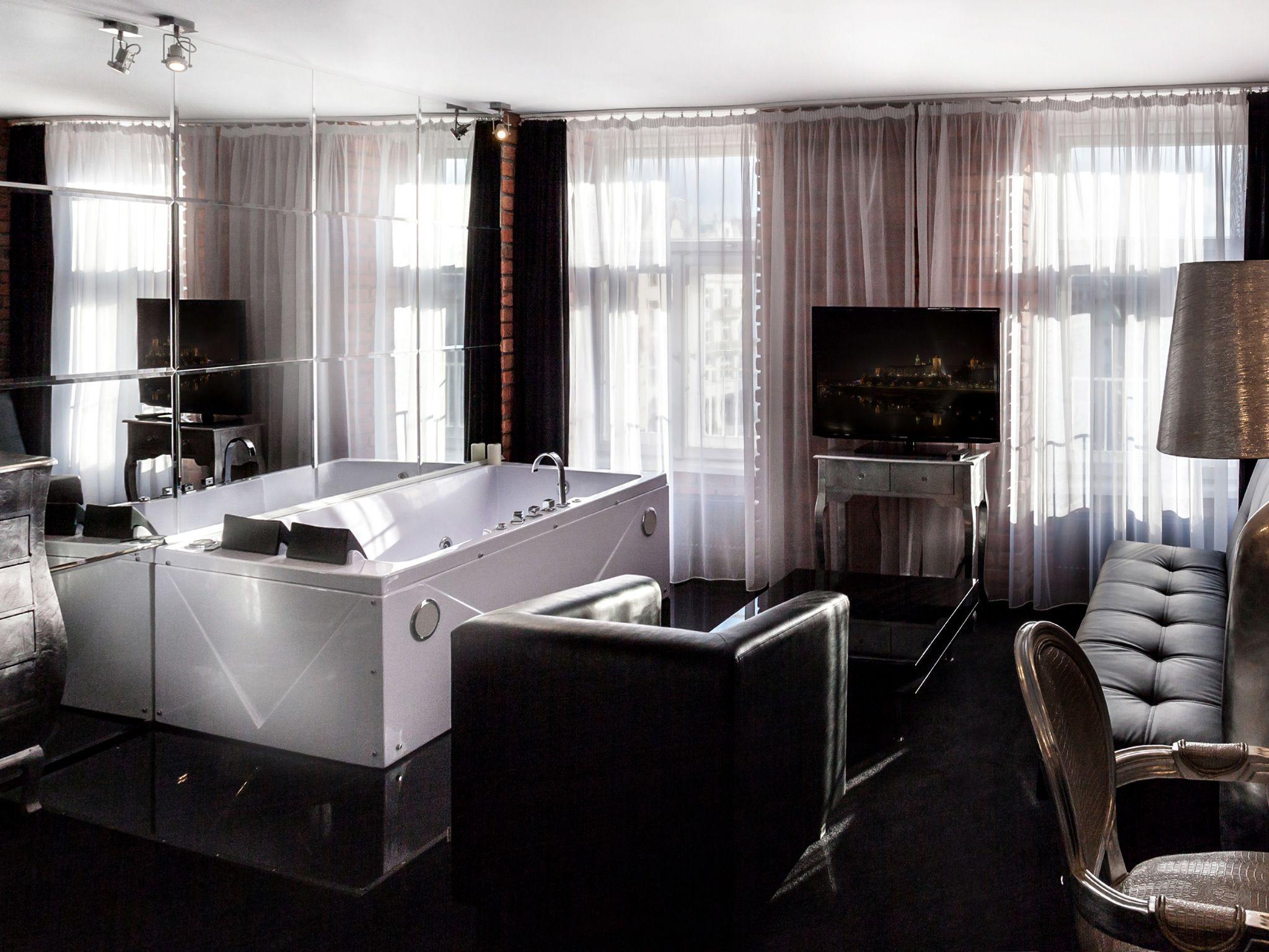 Junior Suite Plus Main Market Square View