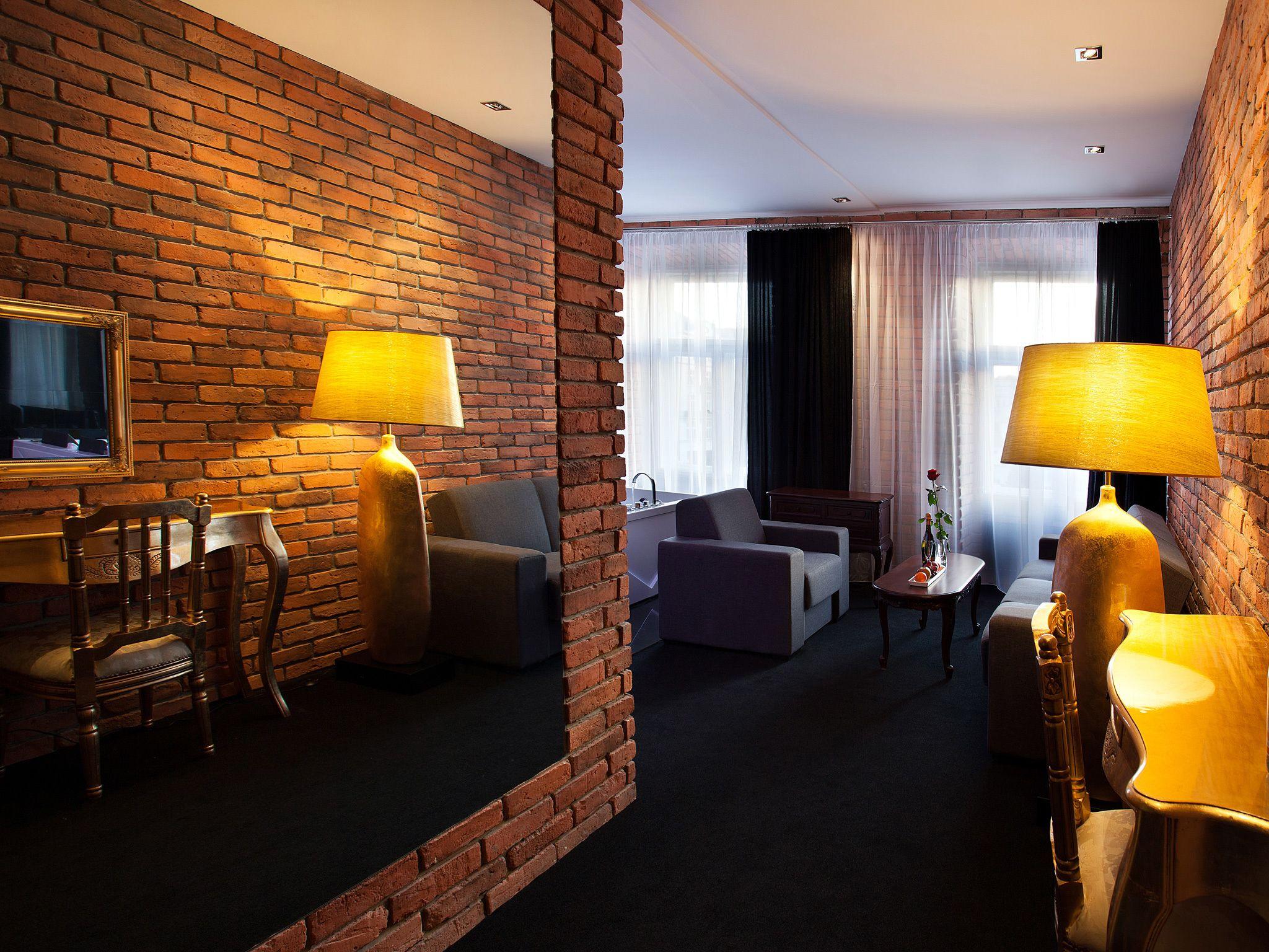 Junior Suite Plus Main Market Square View