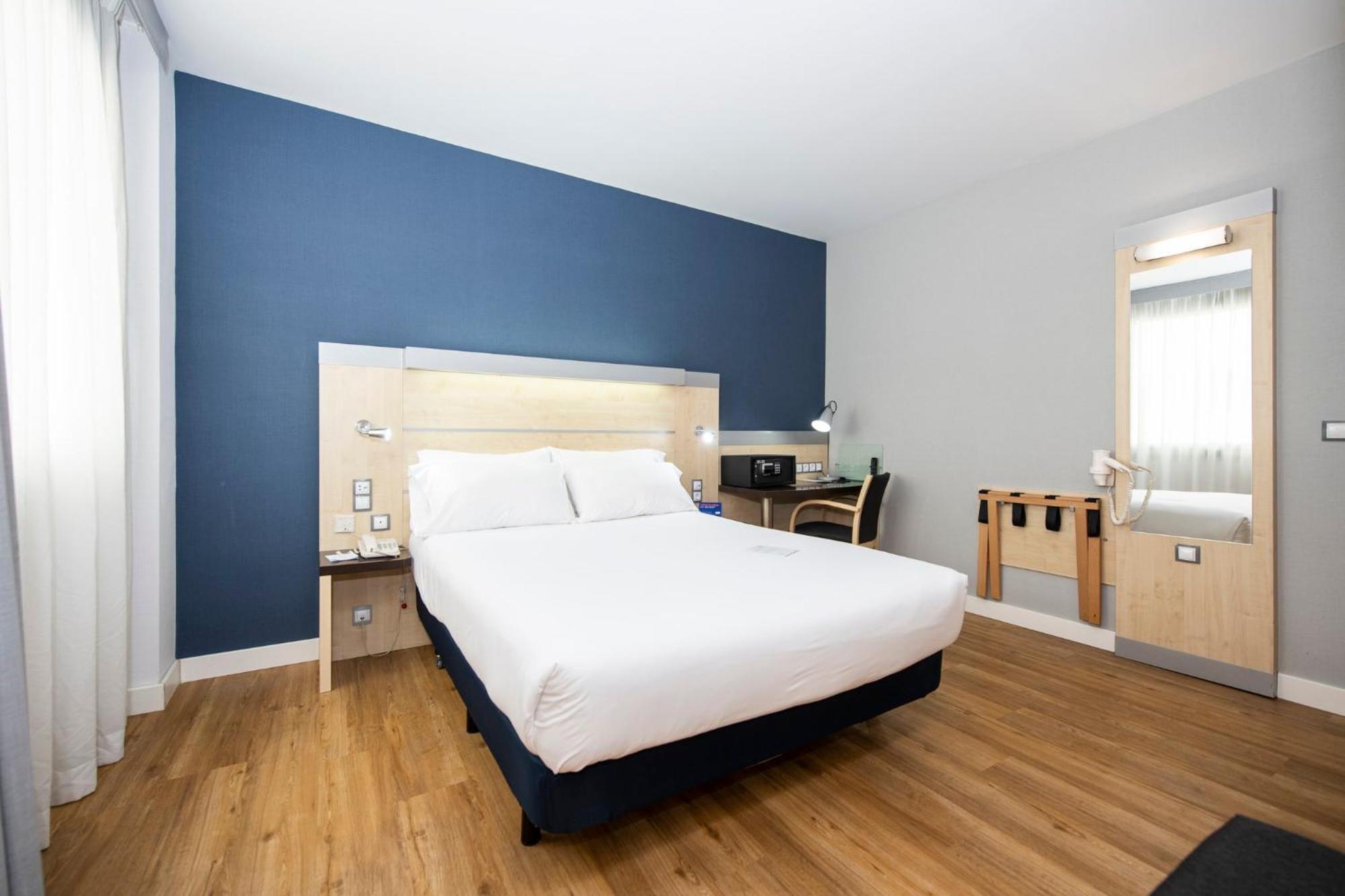 Standard Queen Room - Accessible with Free Breakfast,1340702378:JPEG