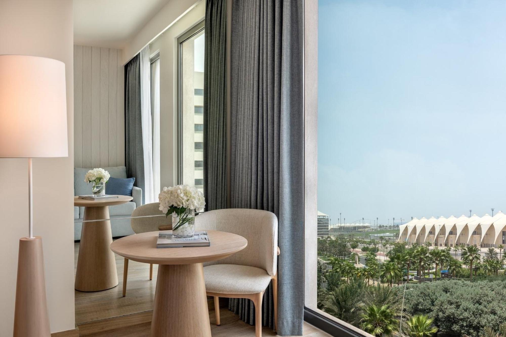 One-Bedroom Suite Plaza View Balcony Theme Park Access