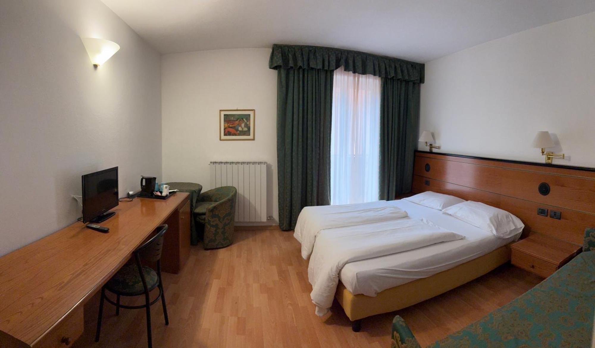 Camera Familiare (2 Adulti + 2 Bambini)