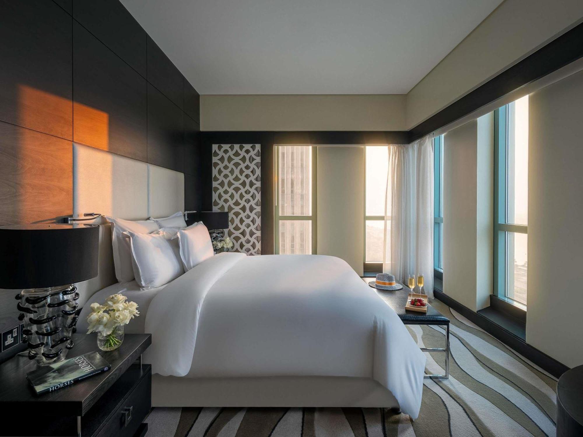 Opera King Suite Club Millésime Access Sea or City View