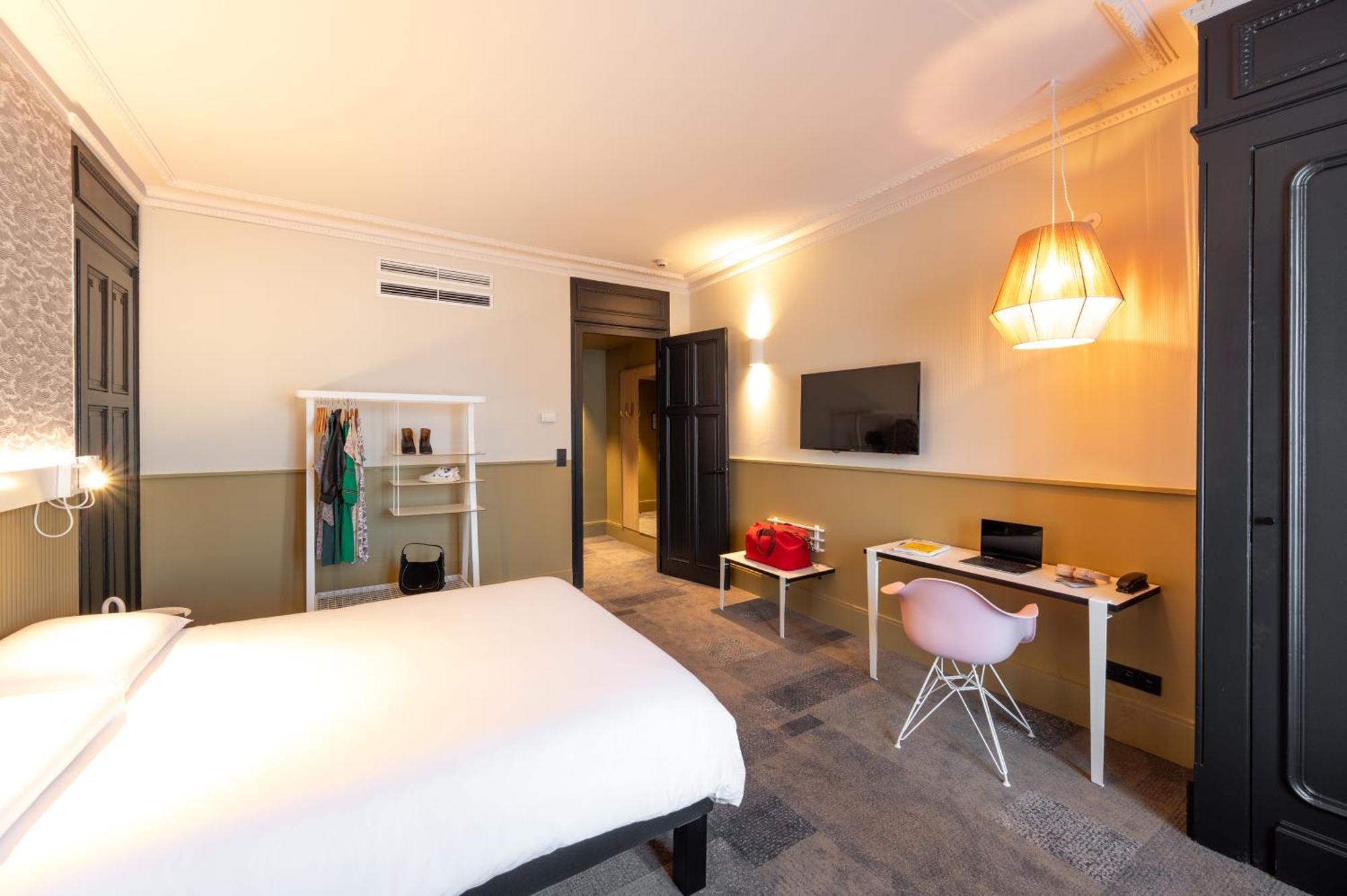 Junior Suite City Side