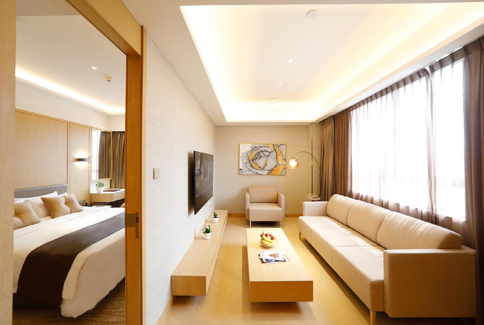 Club Floor Commissioner Suite