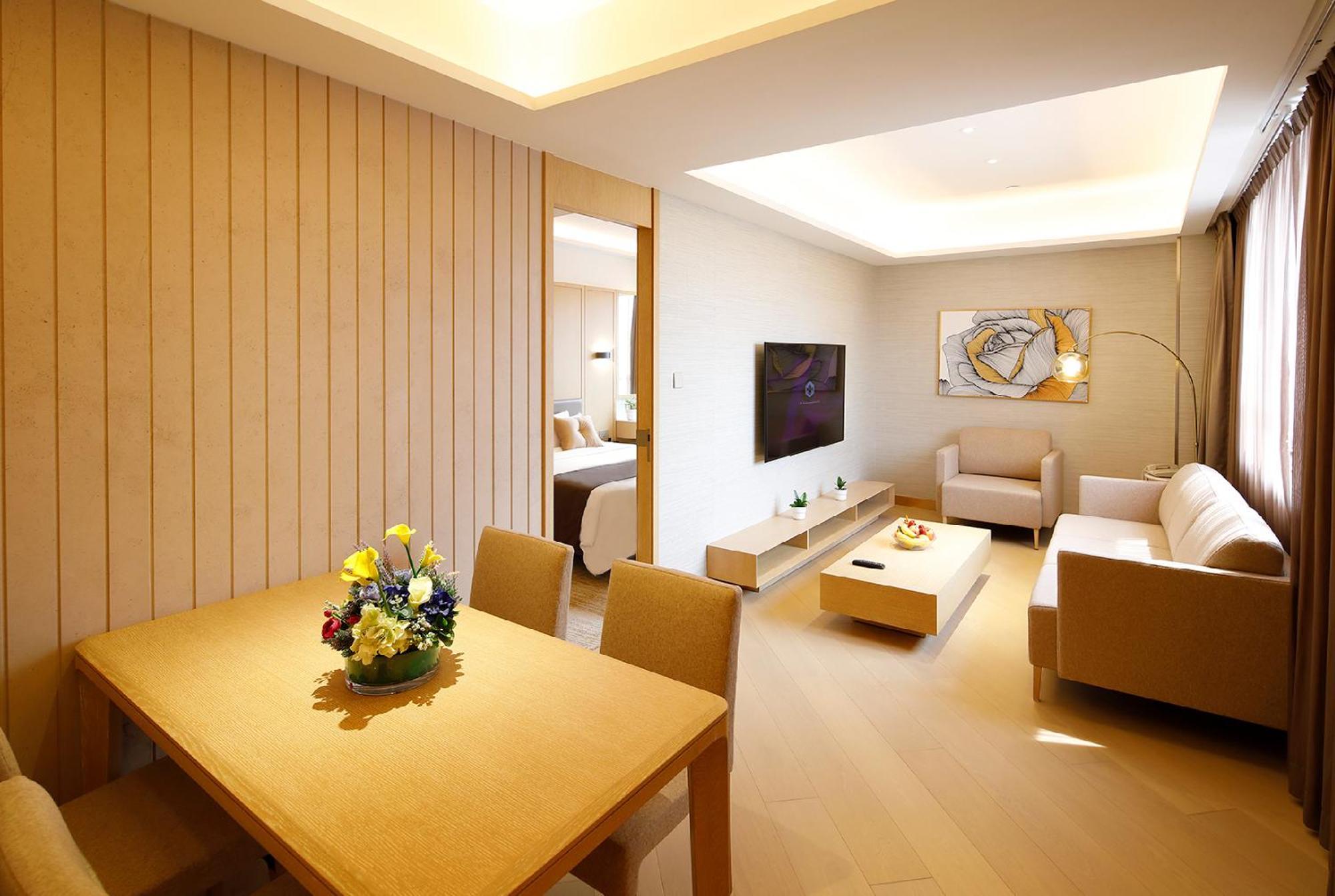 Club Floor Commissioner Suite