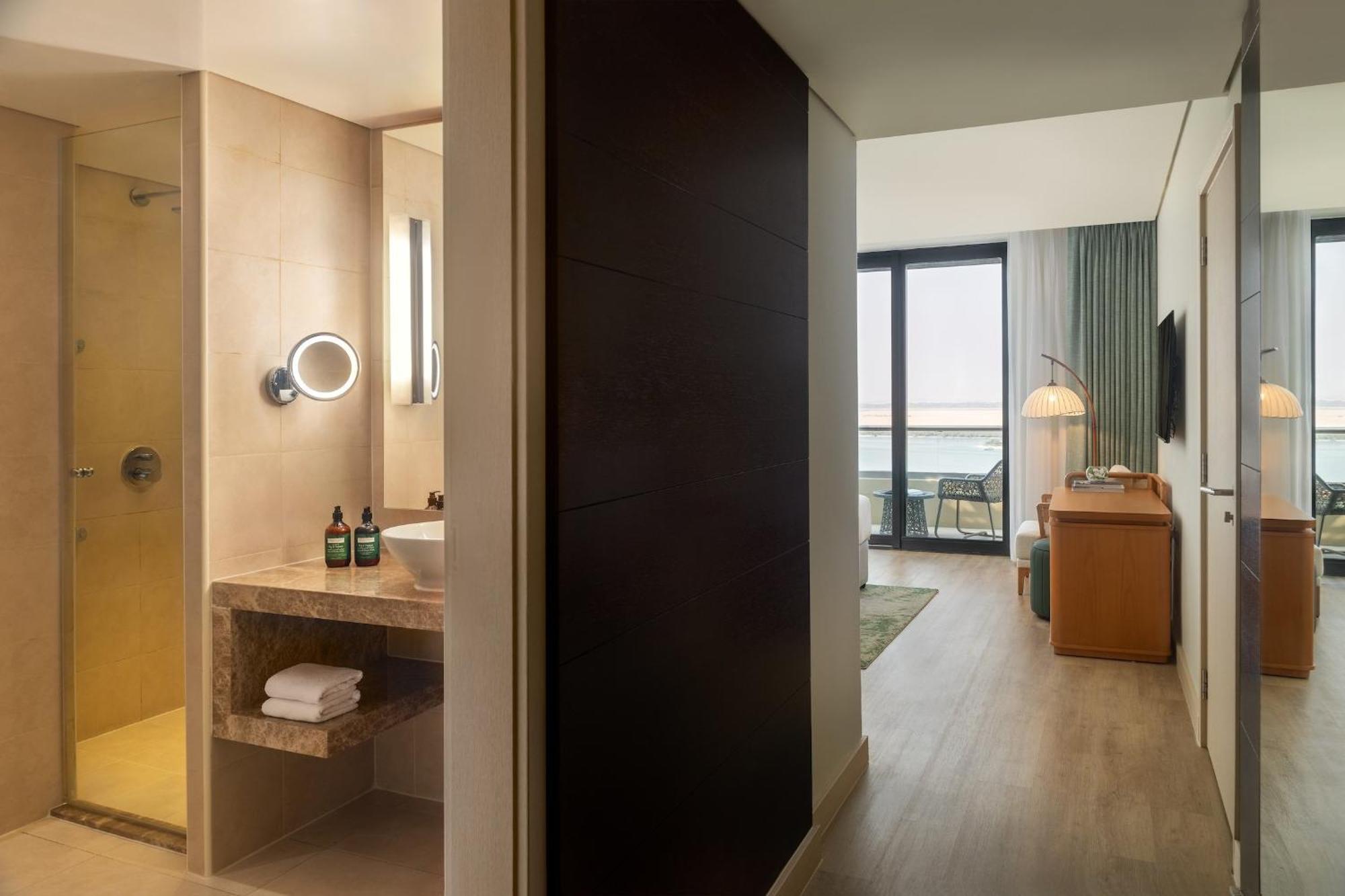 One-Bedroom Suite Sea View Balcony Theme Park Access