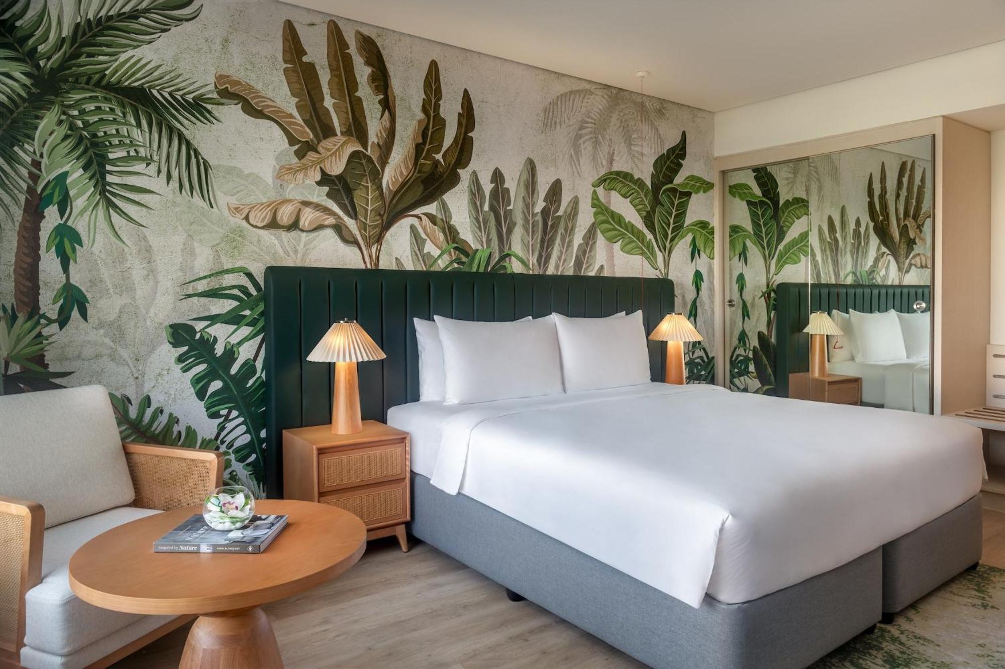 Deluxe King Room Plaza View Balcony Theme Park Access