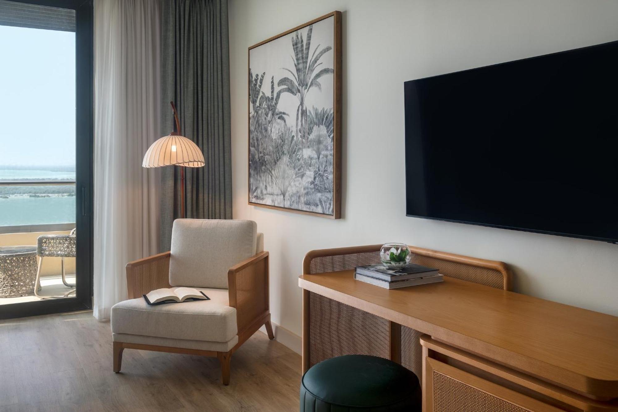 Deluxe King Room Sea View Balcony Theme Park or Accessible