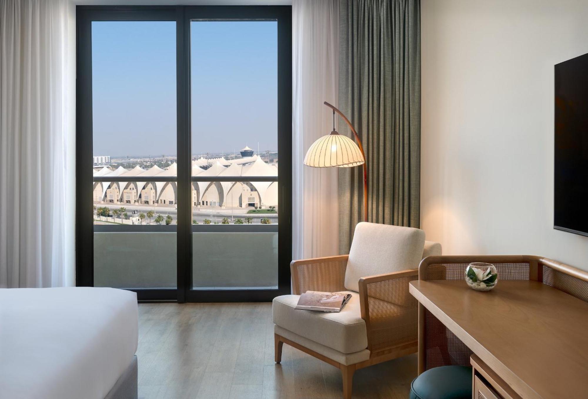 Deluxe King Room Plaza View Balcony Theme Park Access
