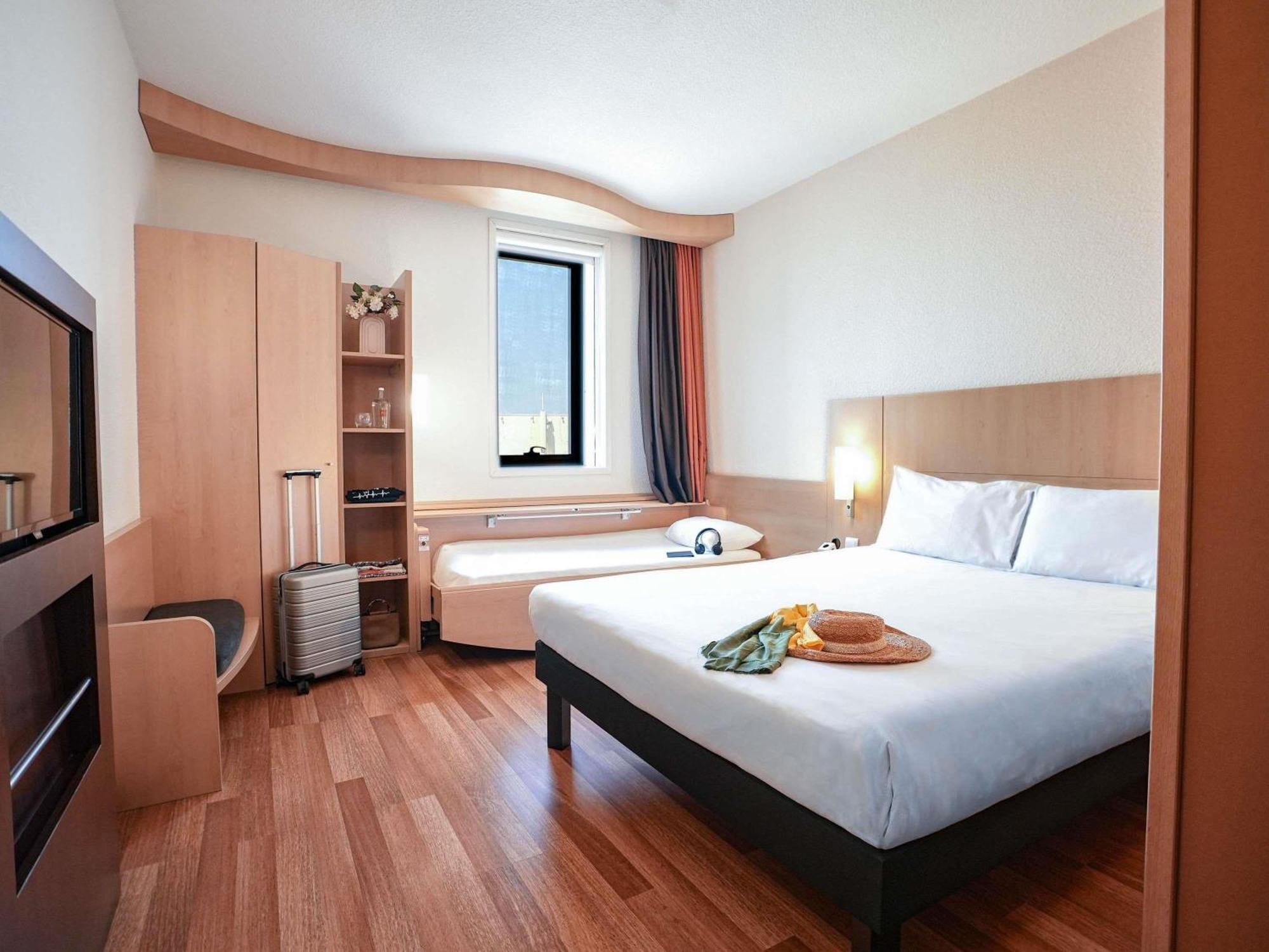Standard Room One Double One Single Bed Non-Smoking