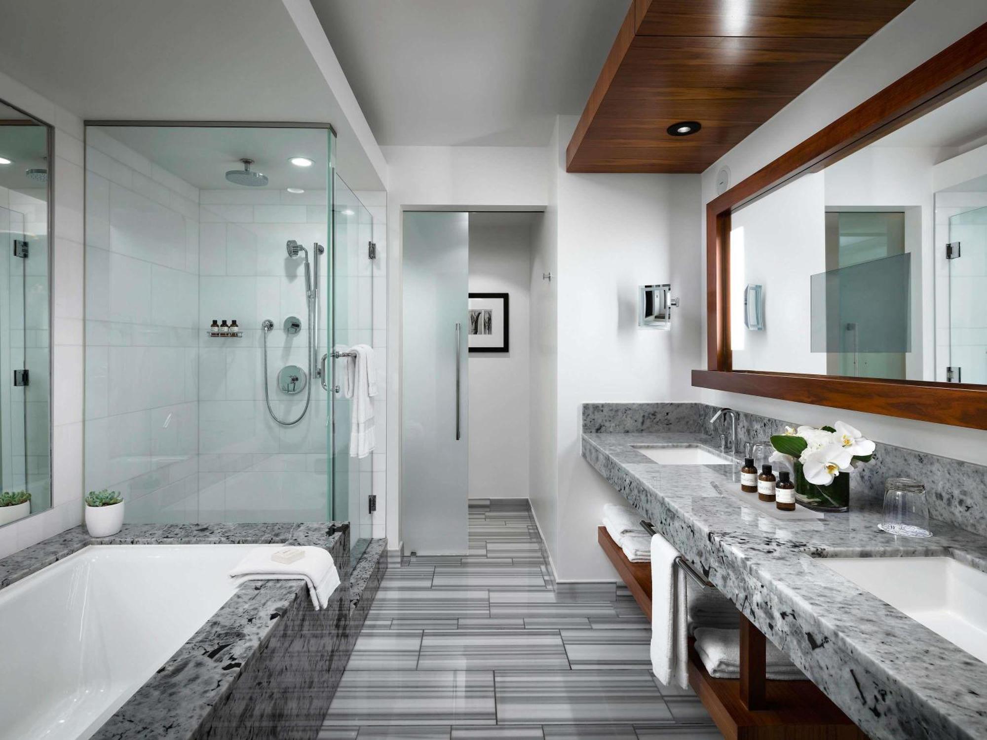Signature Harbour King Suite Harbour View