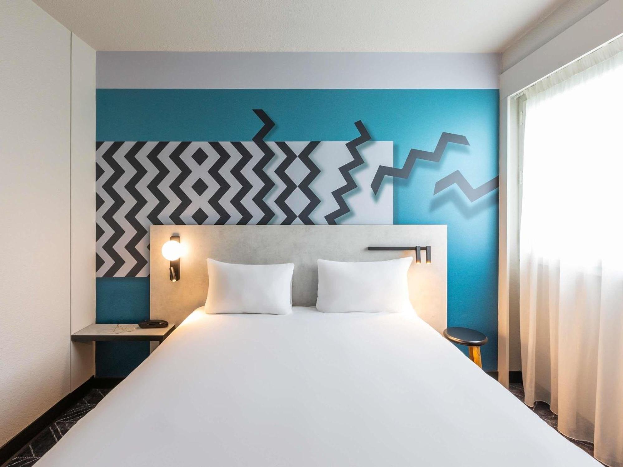 Double Room Queen Bed