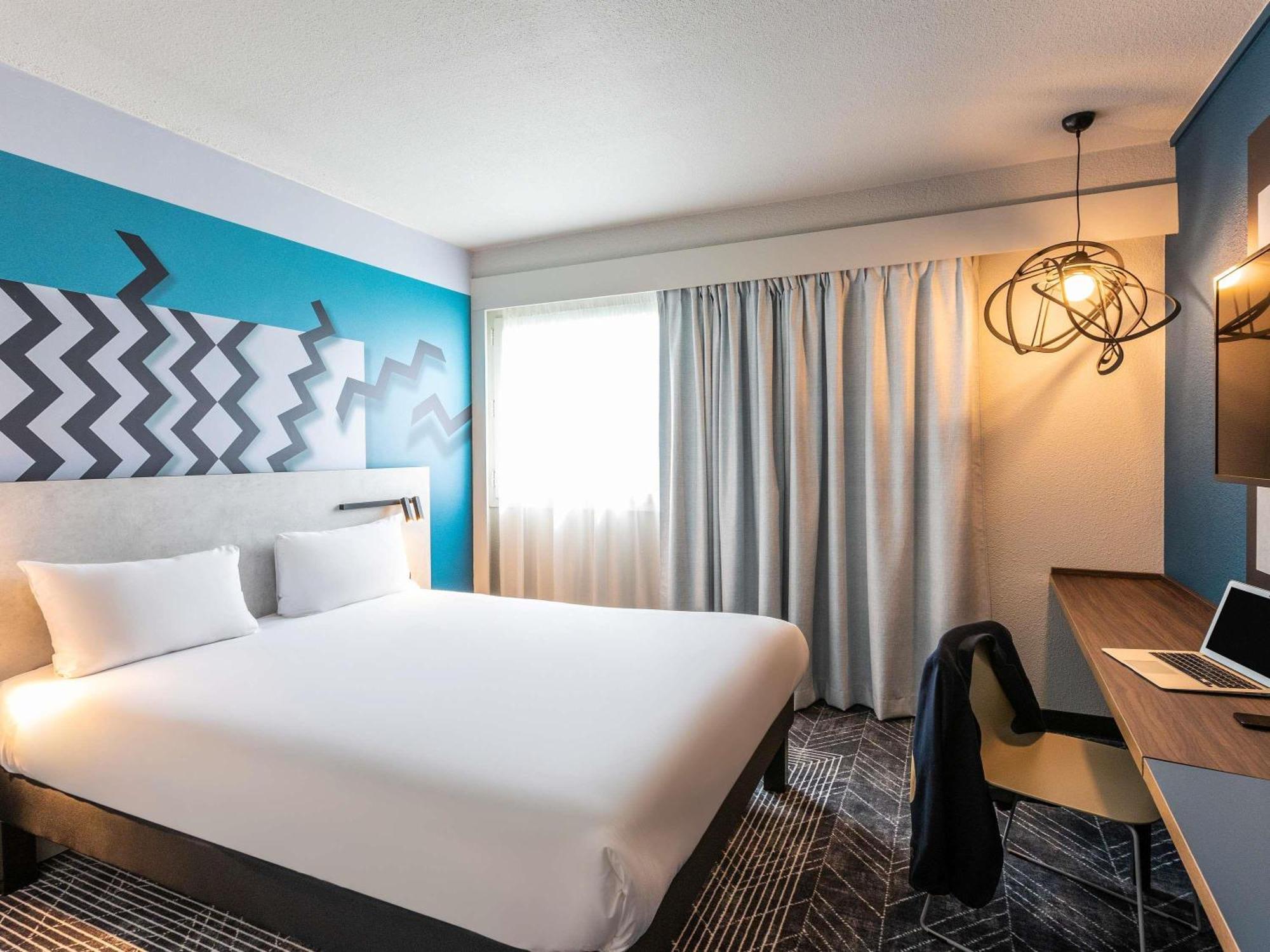 Double Room Queen Bed
