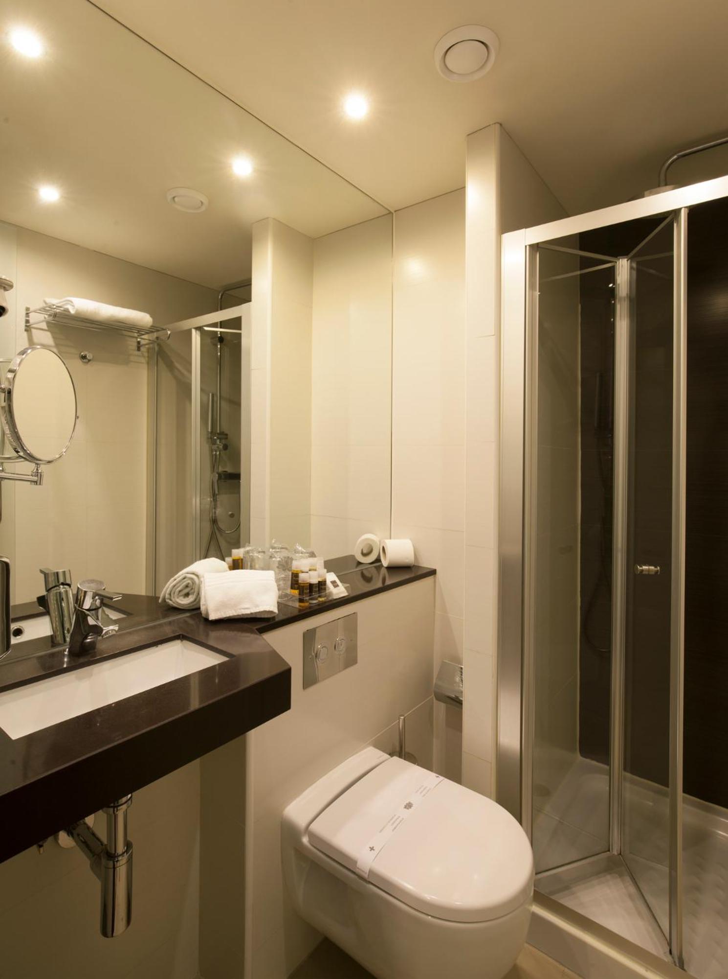Deluxe Double Room Avenue View