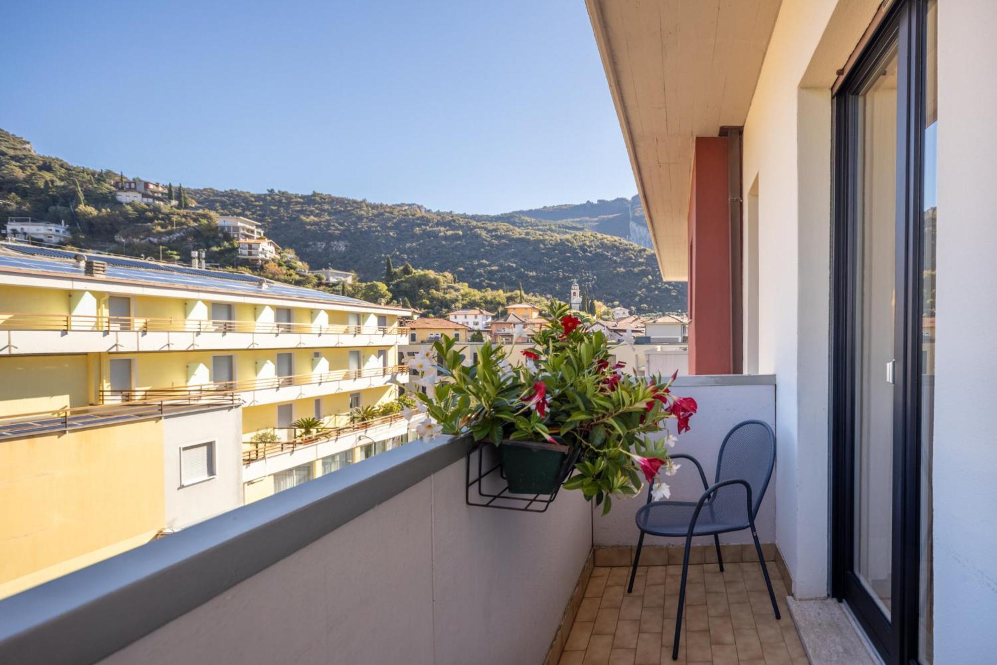Camera Matrimoniale/Doppia con Letti Singoli con Balcone
