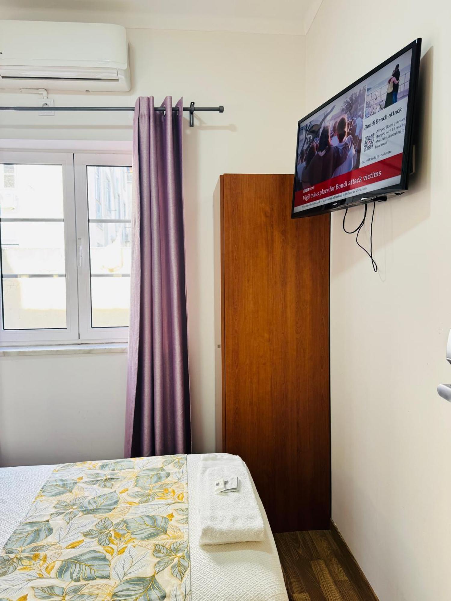 Single Room Shared Shower Toilet