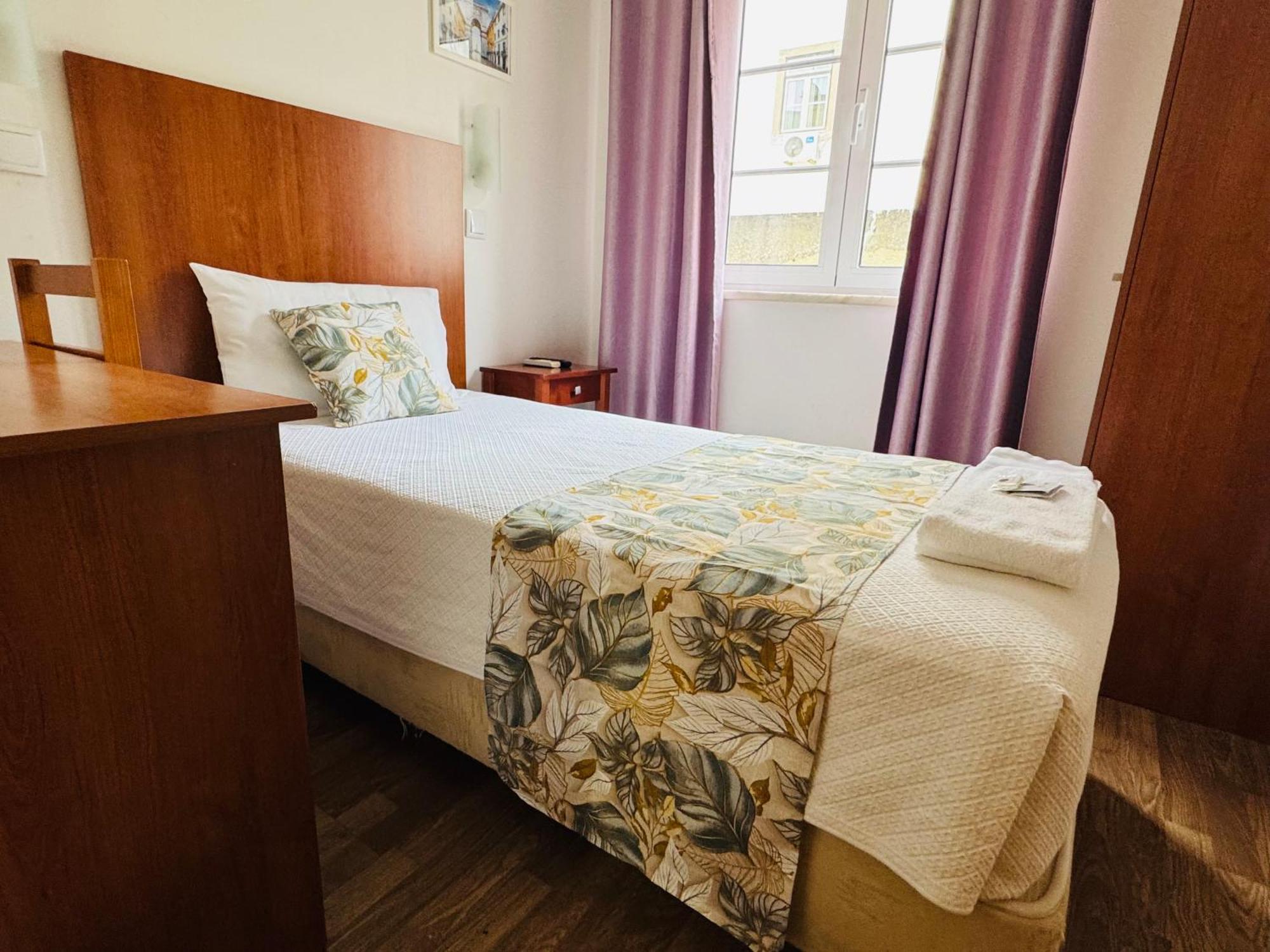 Single Room Shared Shower Toilet