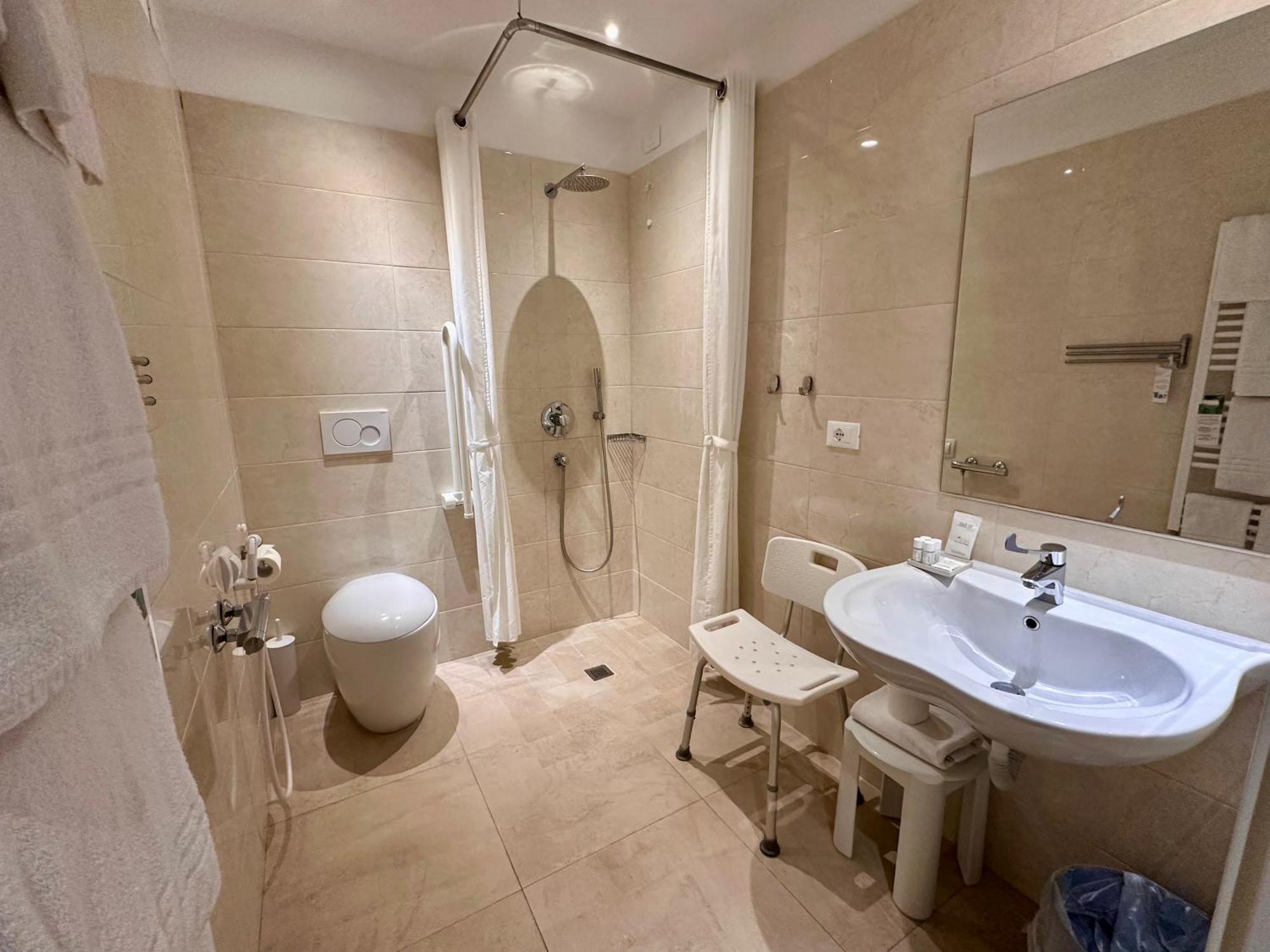 Queen Room Disability Access