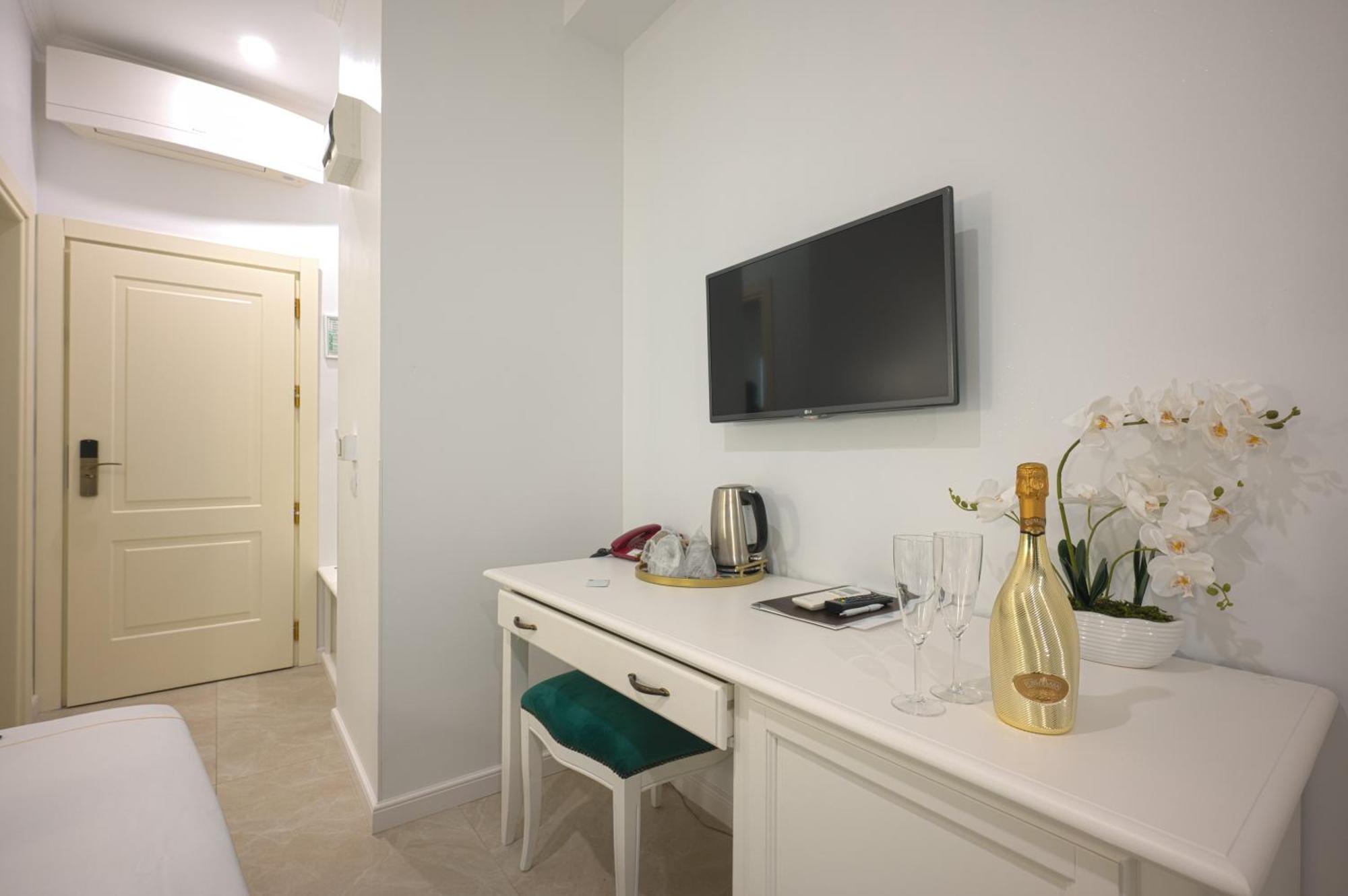 Deluxe Balcony Room